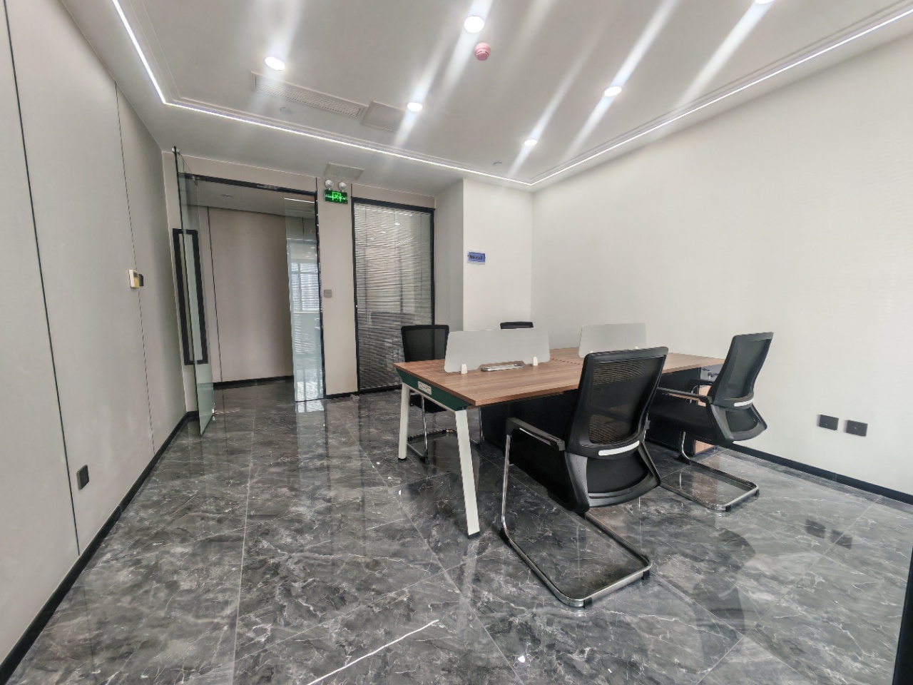 中铁财智中心(17租)朝南向 精装办公 平层 位于会展中心1+1