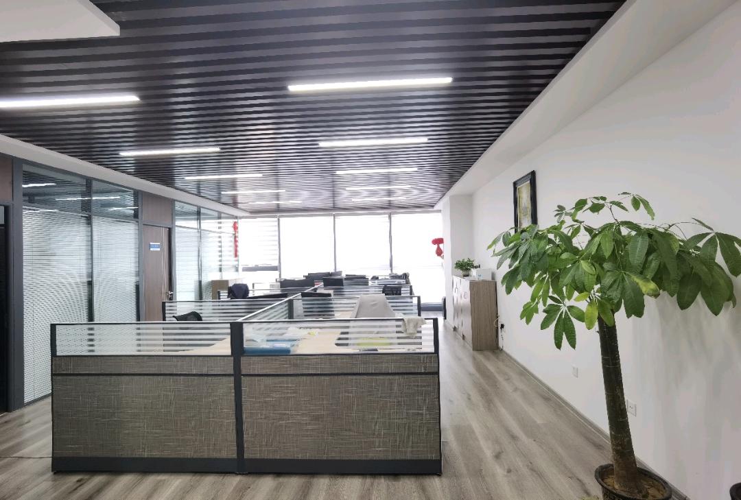 海信贤文中心(17租)朝北向 精装办公 平层 位于奥体中路地铁覆盖,可注册