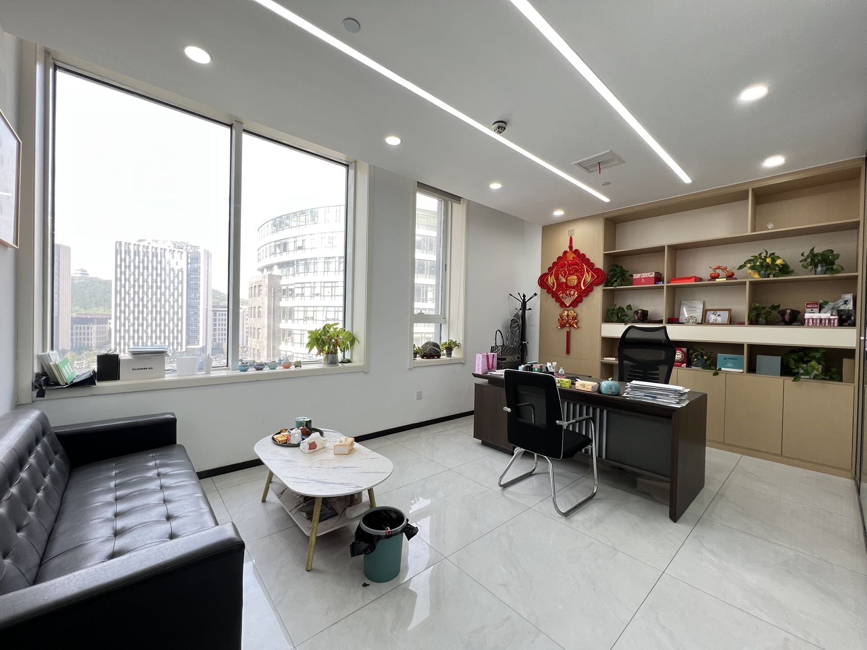 舜泰广场(17租)朝北向 精装办公 平层 位于舜华路1+1,办公家具