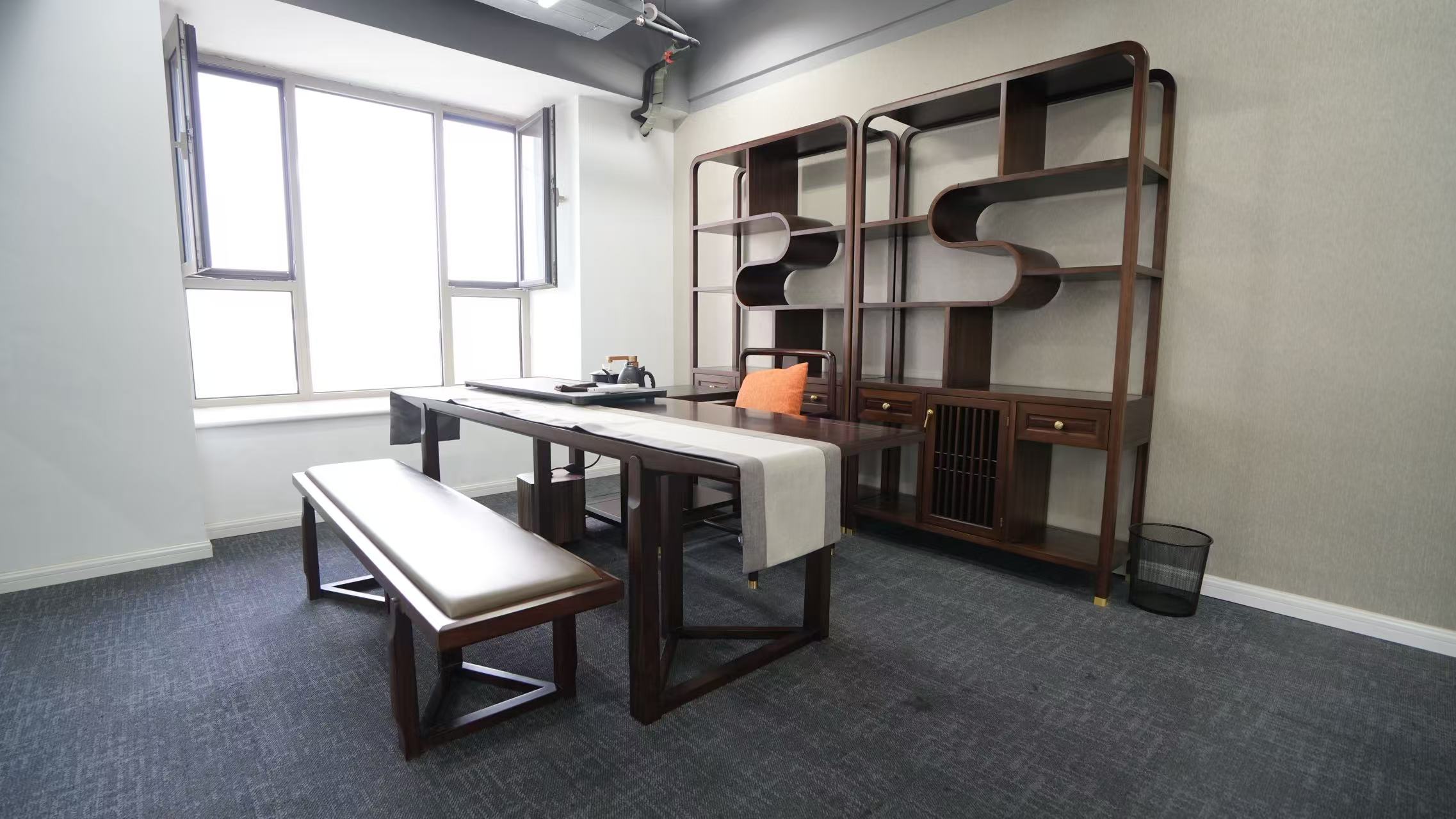 海信天辰九号（17租）朝东北向 精装办公  位于会展中心