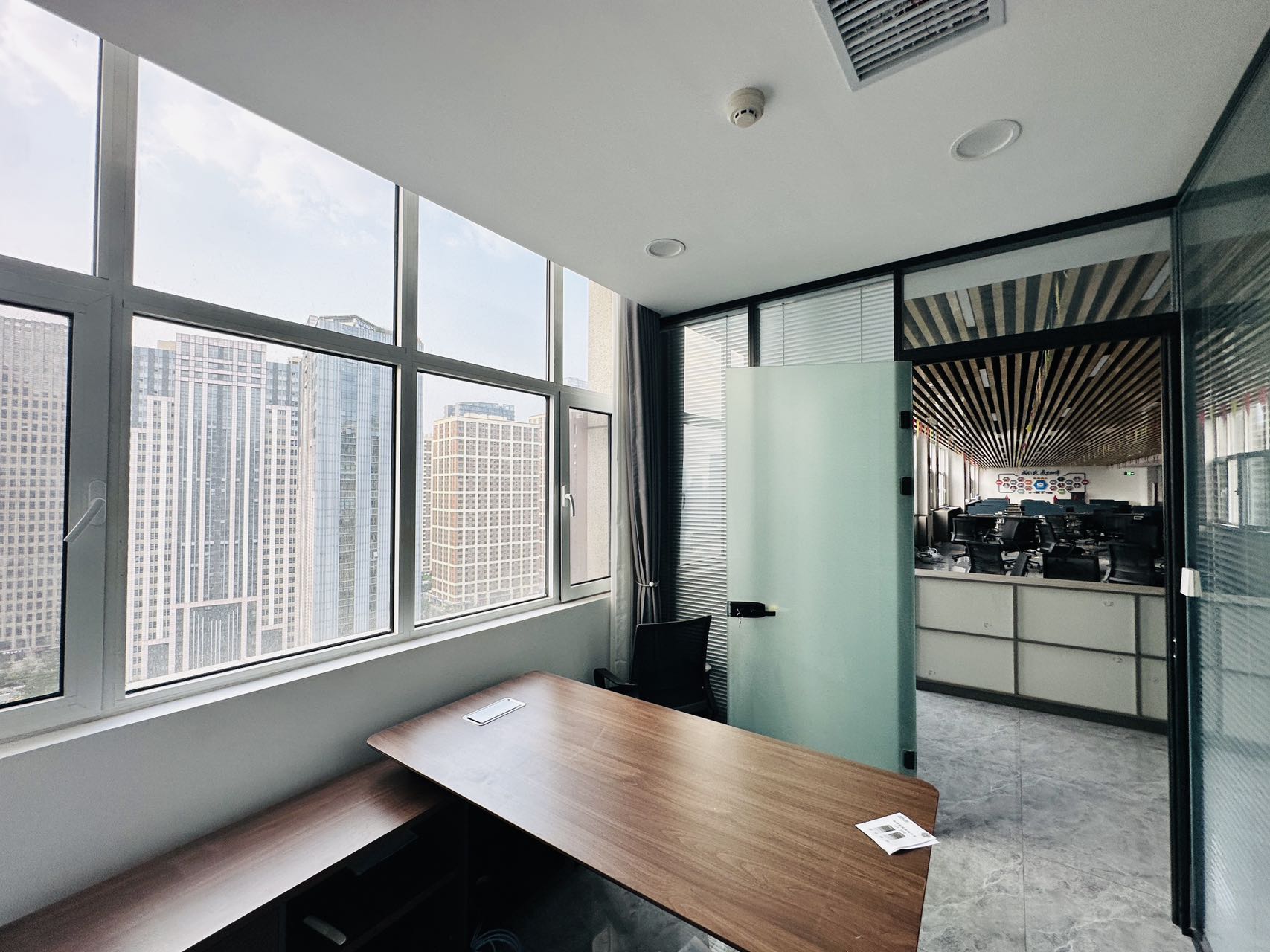 万平商务大厦（17租)