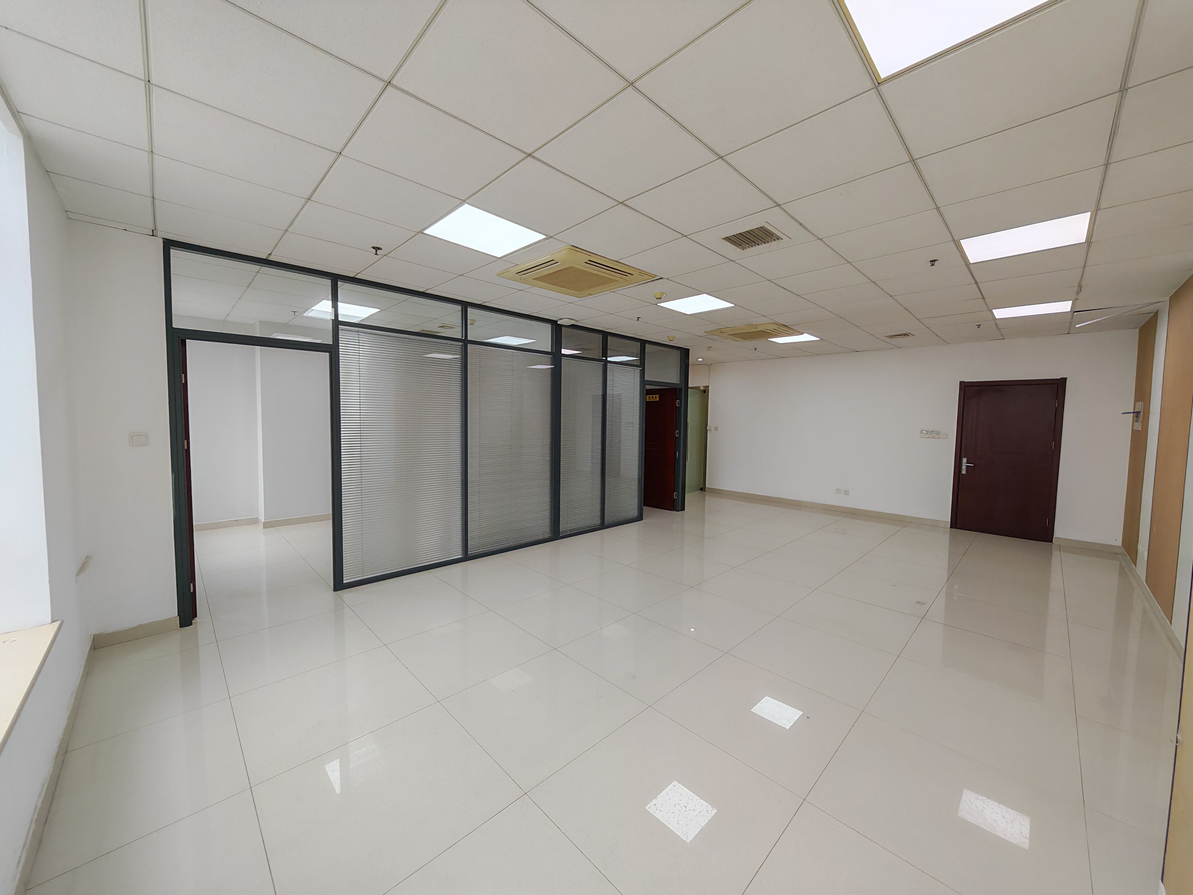 三庆齐盛广场(17租)朝北向 精装办公 平层 位于舜华路2+1