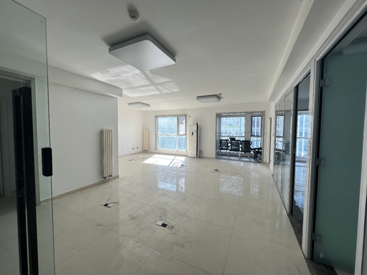 丁豪广场(17租)朝西南向 精装办公 平层 位于会展中心2+1,视频房