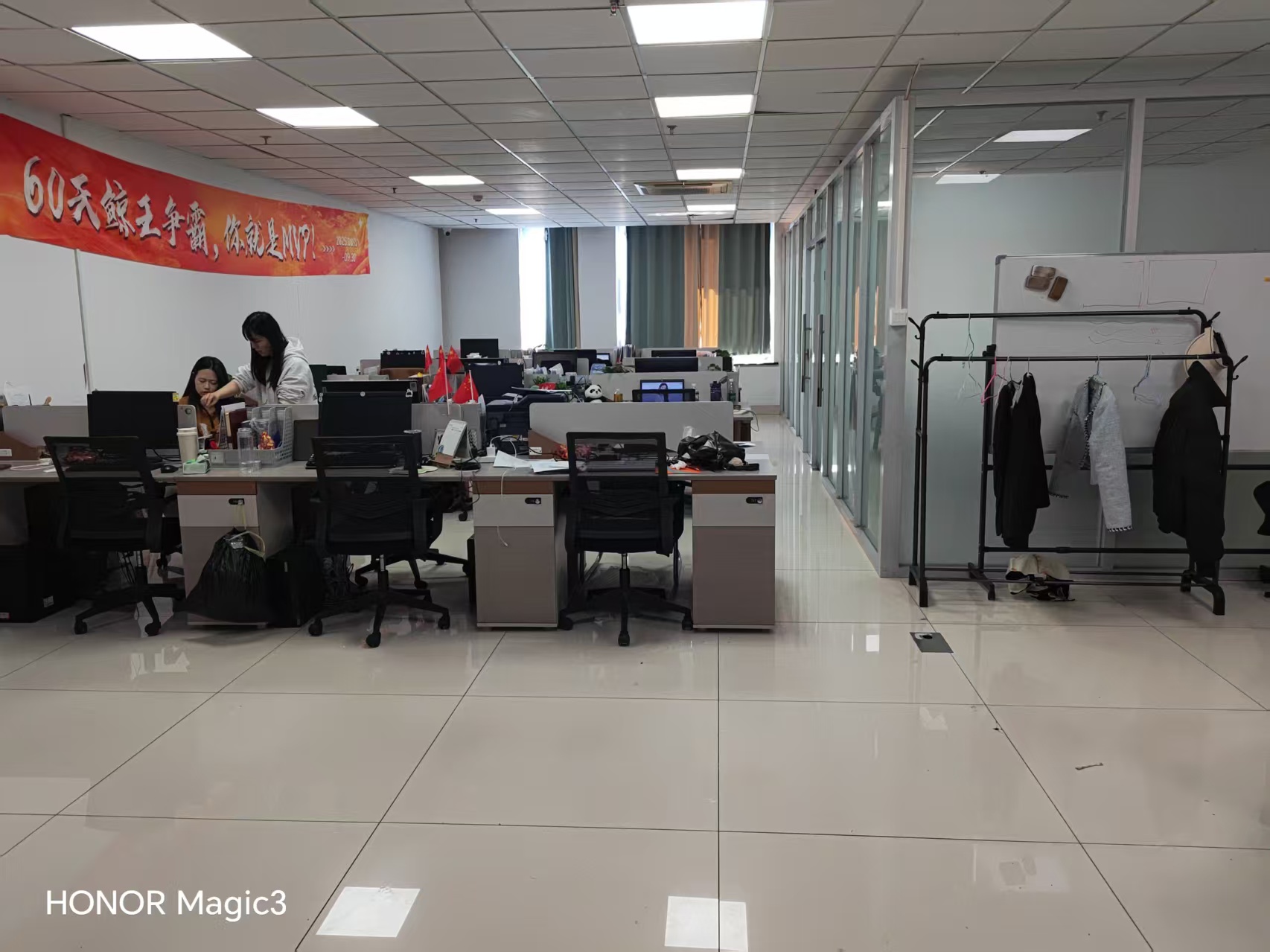 舜泰广场(17租)朝南向 精装办公 平层 位于舜华路