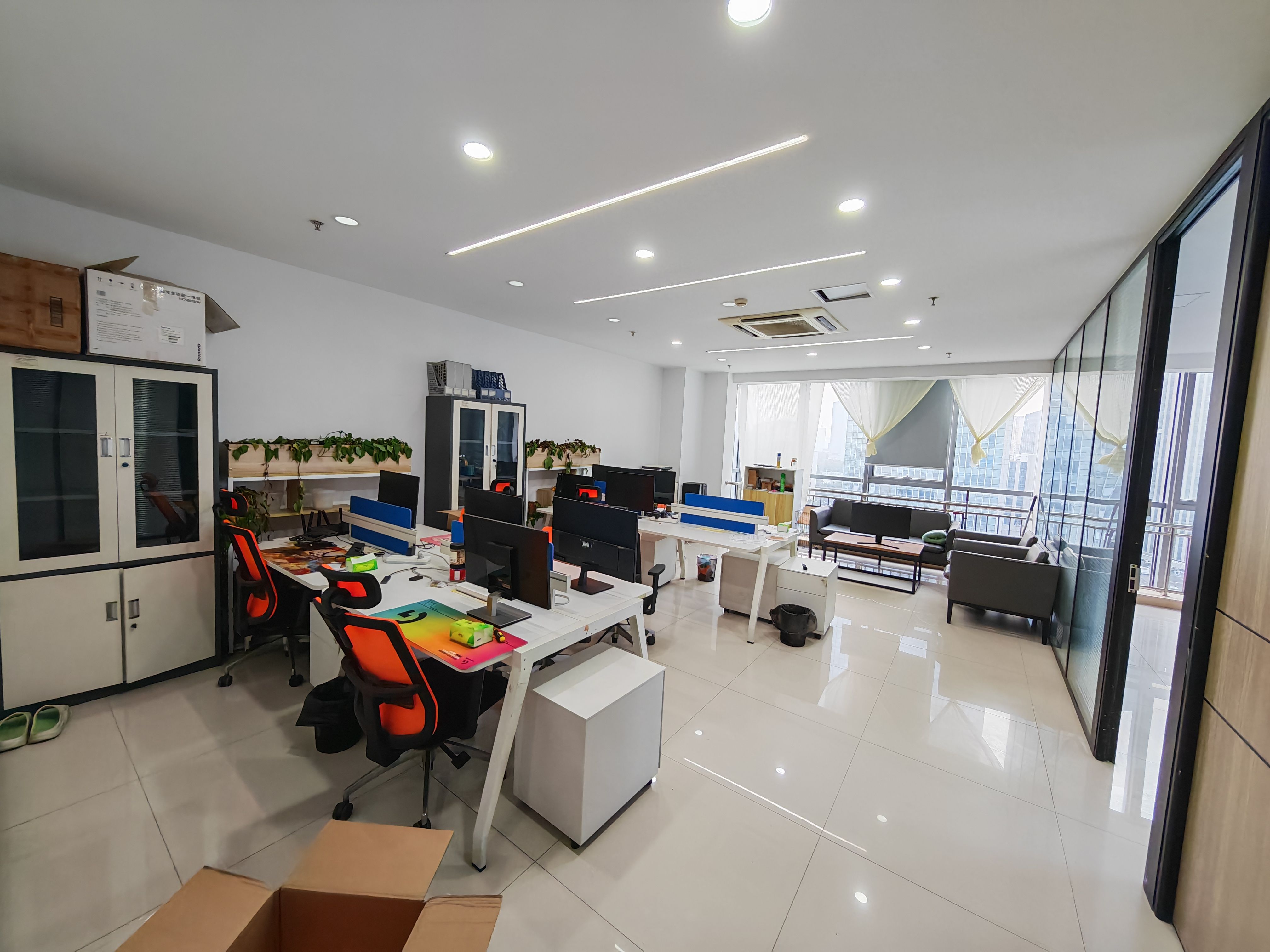 奥盛大厦(17租)朝西北向 精装办公  位于齐鲁软件园