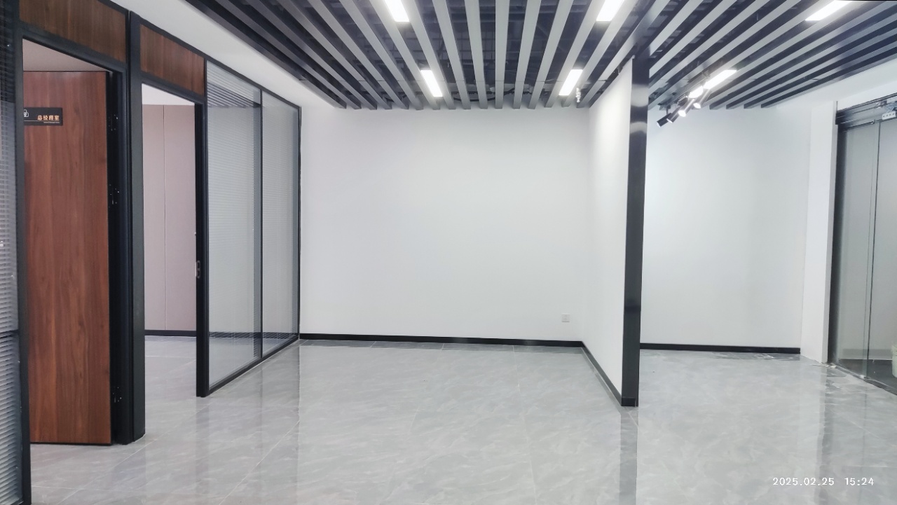 华润中心万象城(17租)朝东向 精装办公 平层 位于姚家