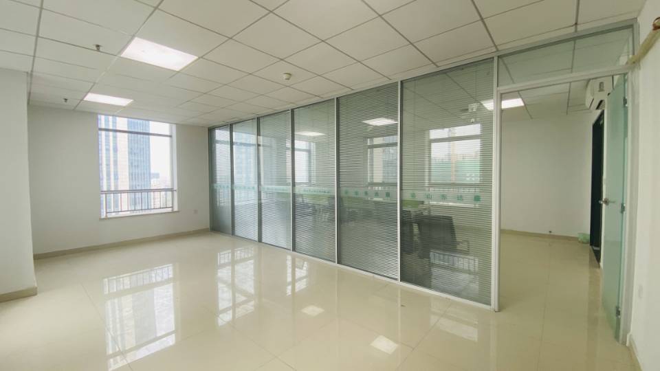 三庆齐盛广场(17租)朝西北向 精装办公 平层 位于舜华路多面采光,视频房