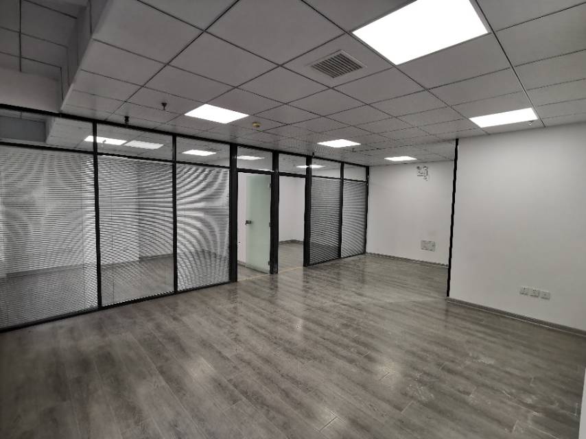 舜泰广场(17租)朝西向 精装办公 平层 位于舜华路2+1,视频房