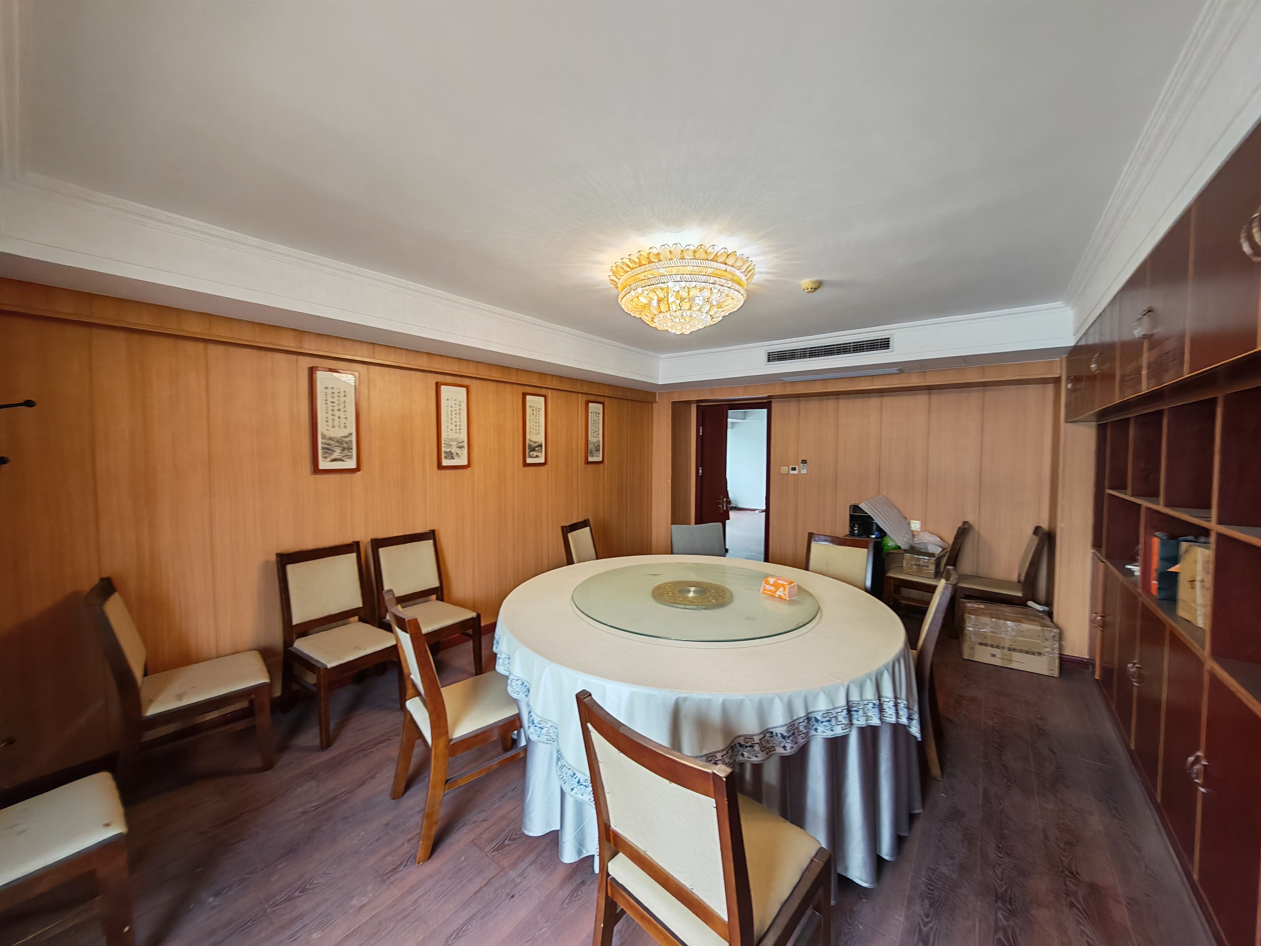 齐鲁文化创意基地(17租)朝南北向 精装办公  位于会展中心  