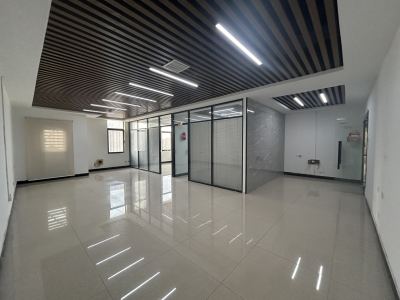 银丰东8区(17租)朝向 精装办公  位于唐冶  