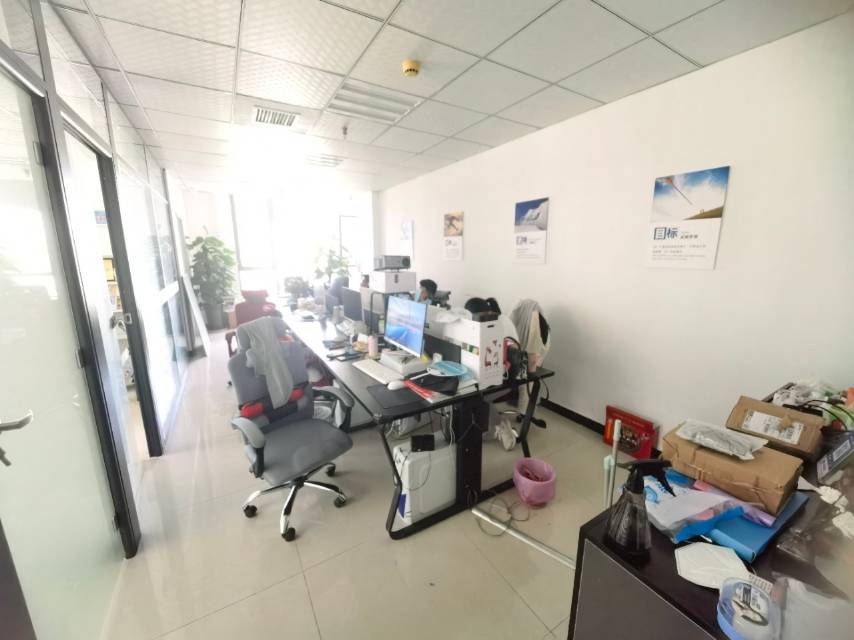 舜泰广场(17租)朝东北向 精装办公 平层 位于舜华路2+1