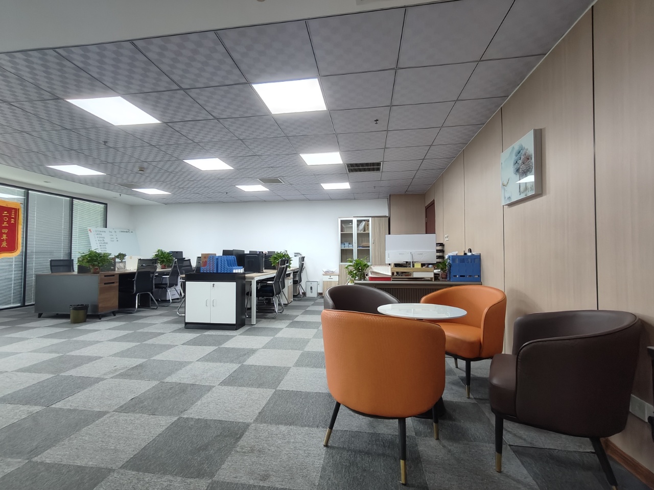 鲁商国奥城(17租)朝东北向 精装办公 平层 位于奥体中心3+1,办公家具