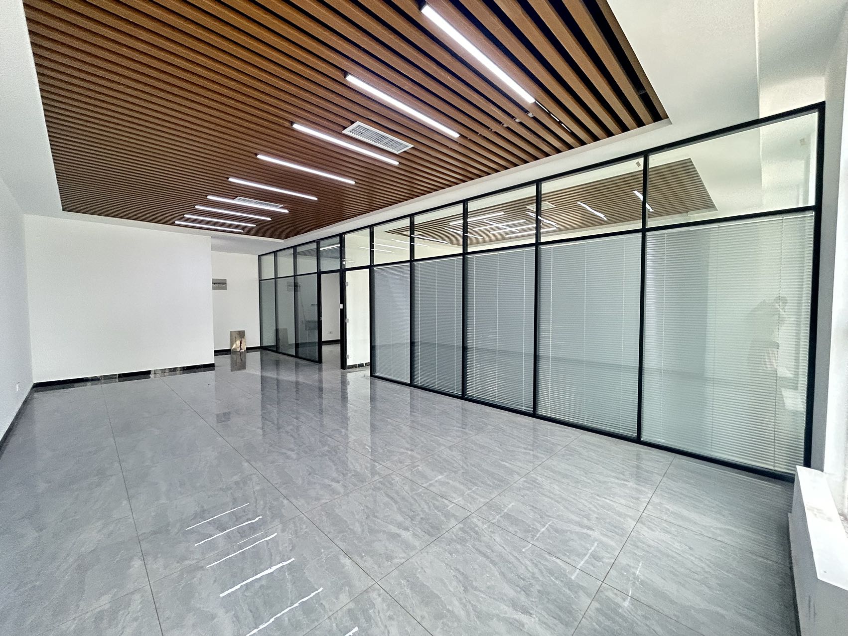 唐冶院士谷（17租）朝南北向 精装办公 平层 位于唐冶  2+1,多面采光,视频房