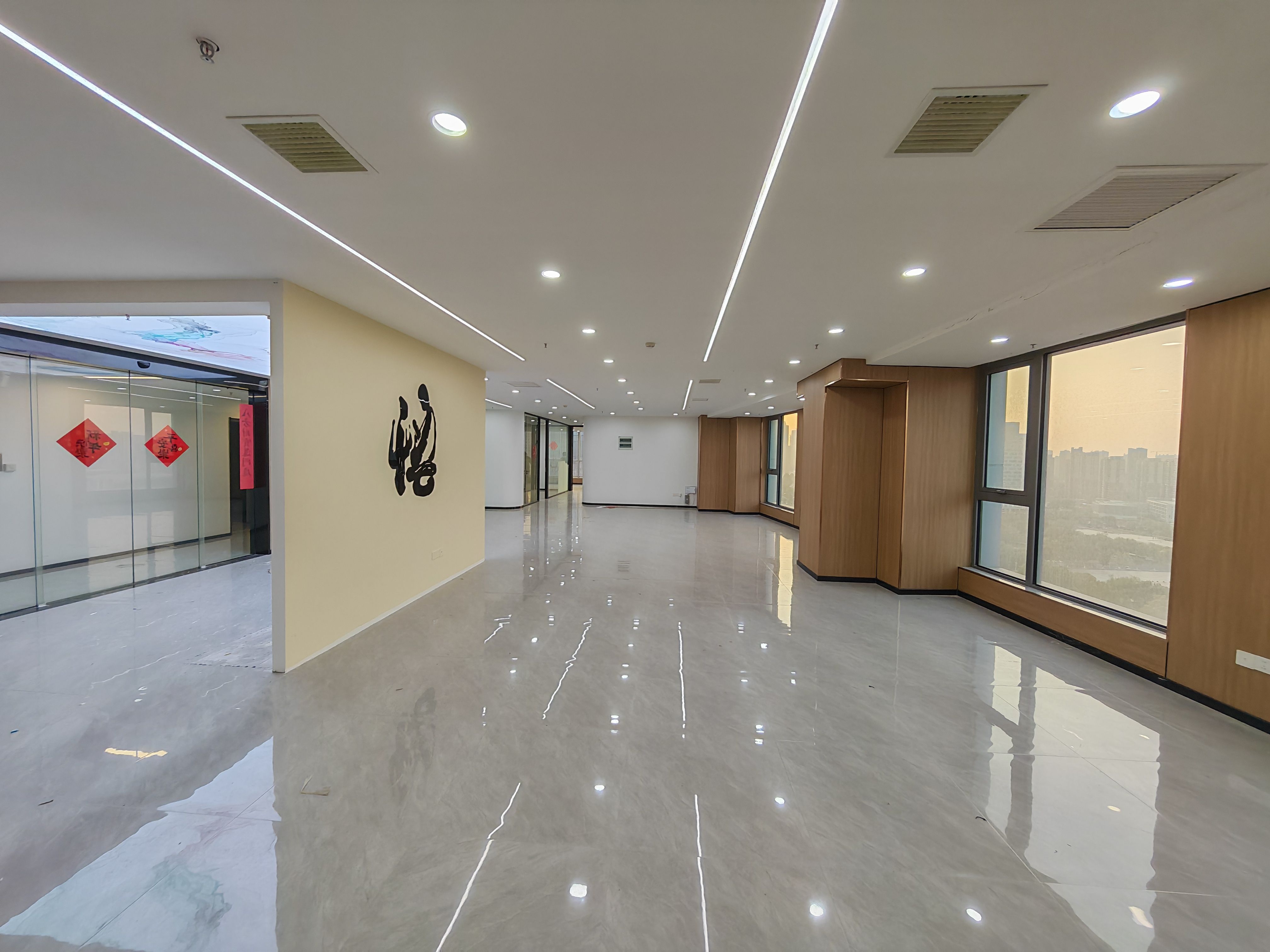 高新中垠广场（17租）朝西北向 精装办公 平层 位于会展中心3+1,多面采光