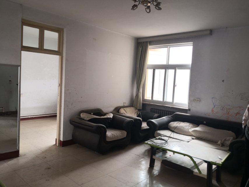  欧式田园风,豪华装修,地铁盘学区房！