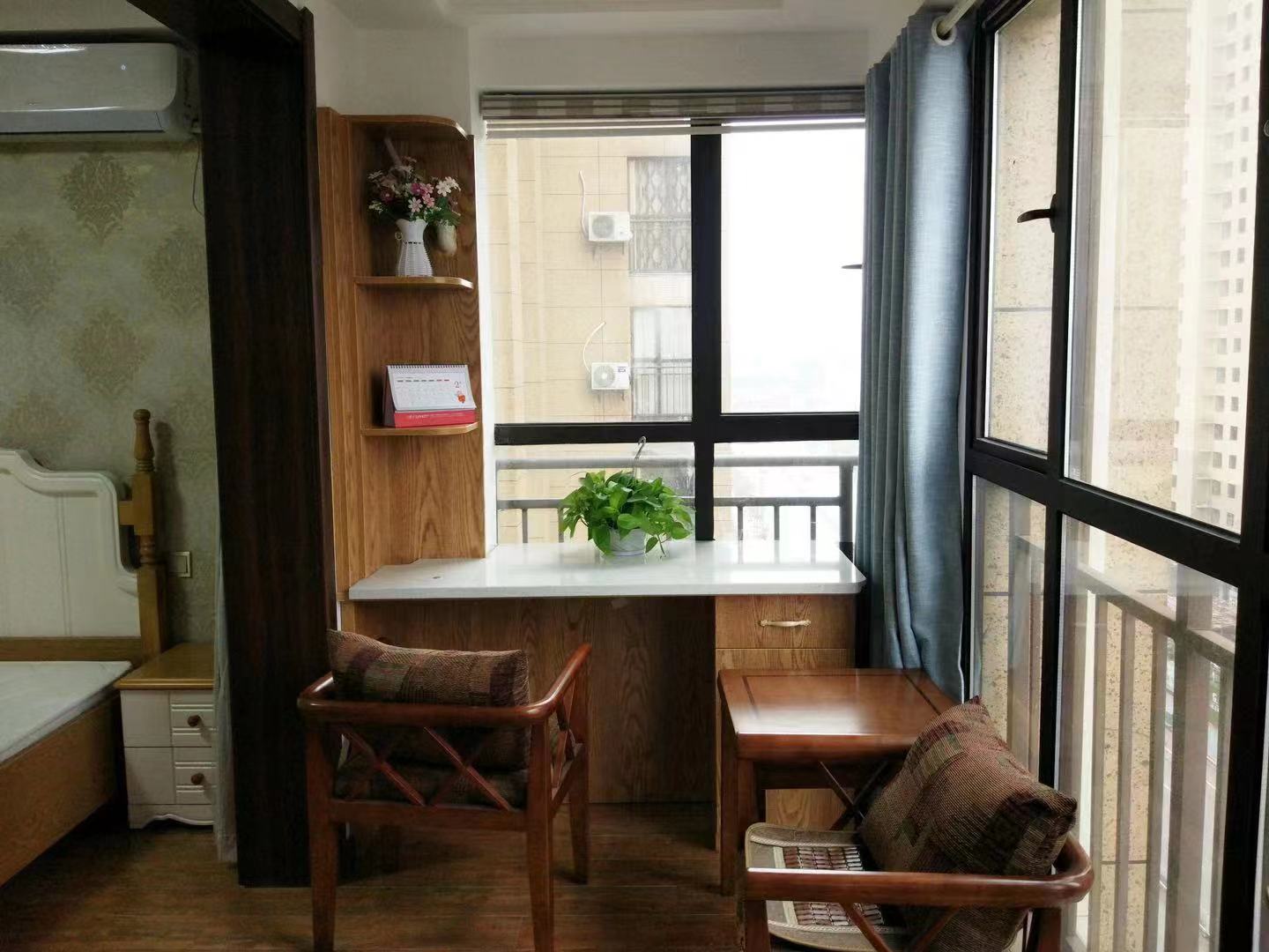 都市国际 10 2室2厅1卫  精装 