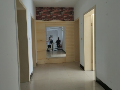 南北通透，学区房，黄金地段，高楼林立