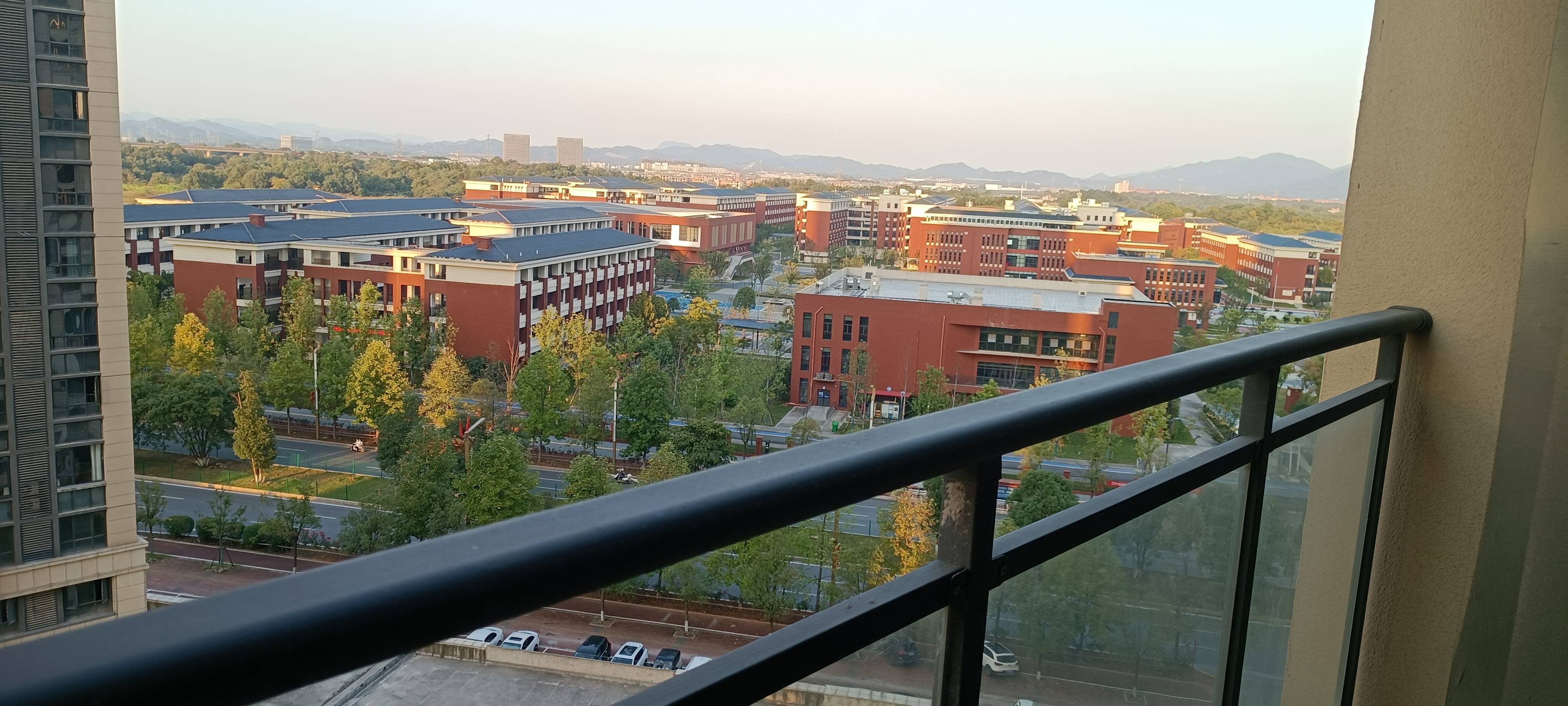 翠湖花园 11 4房2厅2卫  毛坯 