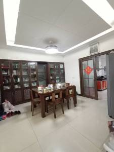 铂金水岸边自建房
