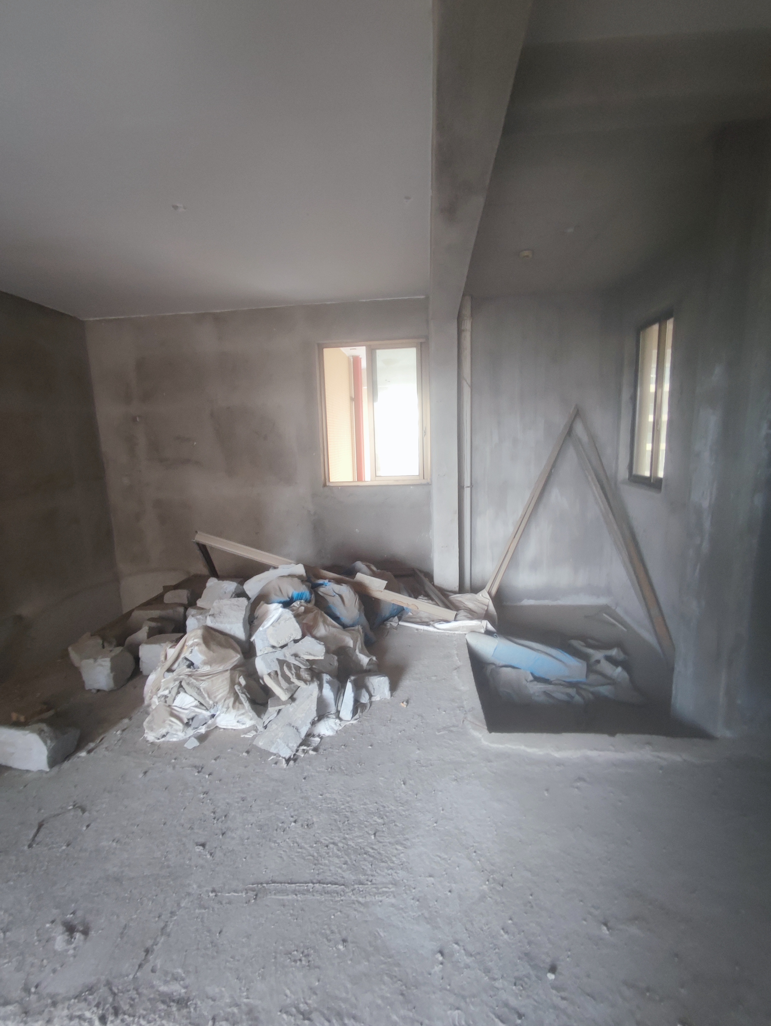 润荣·御龙湾 5 4室2厅2卫  毛坯 