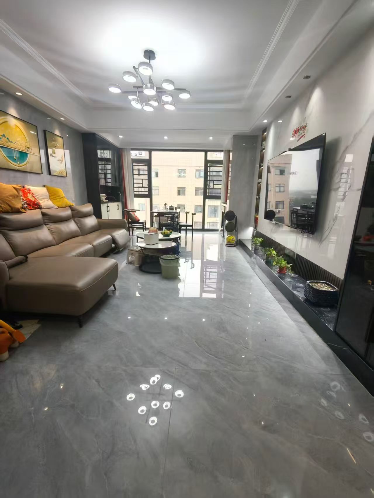 学府湖畔 3室2厅2卫 69.8万 