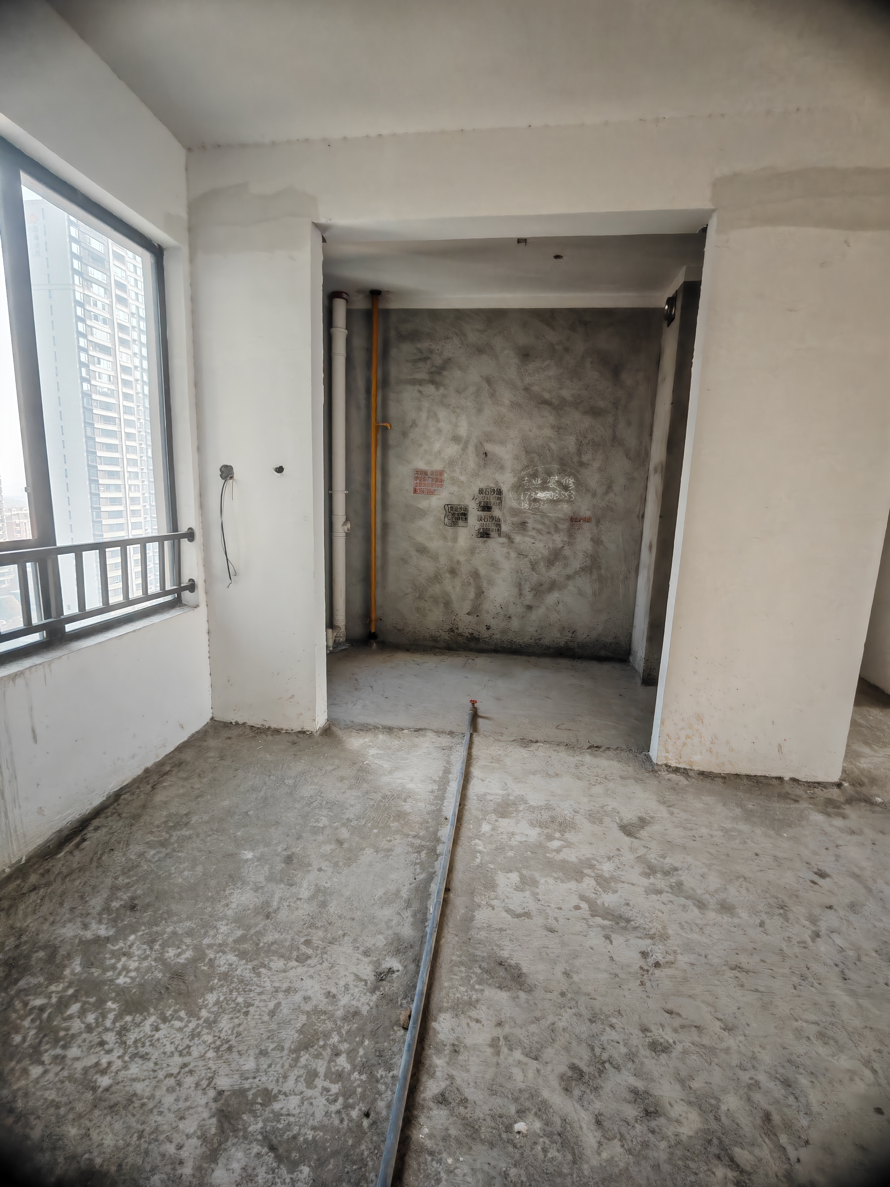 绿地.铂仕公馆 17 3室2厅2卫  中装 