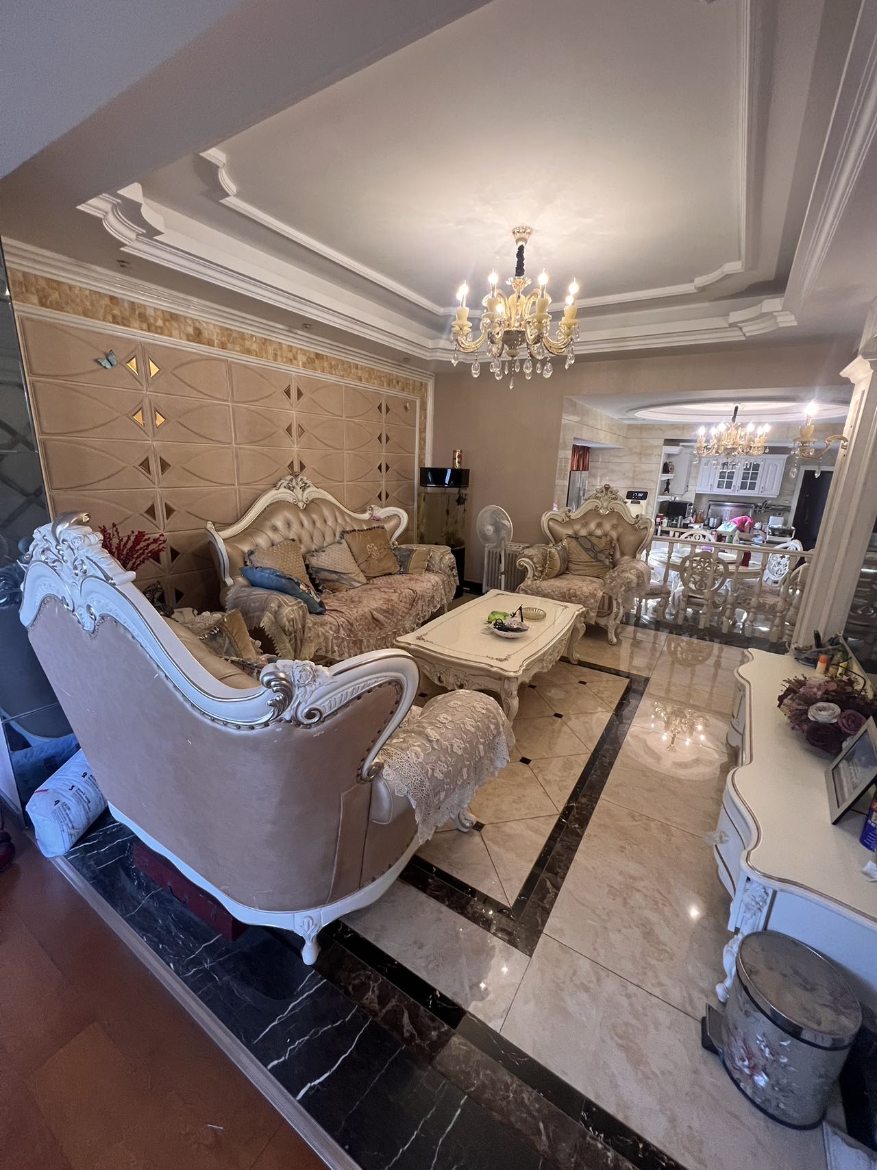 凤凰天成 4室2厅2卫 83.8万元 