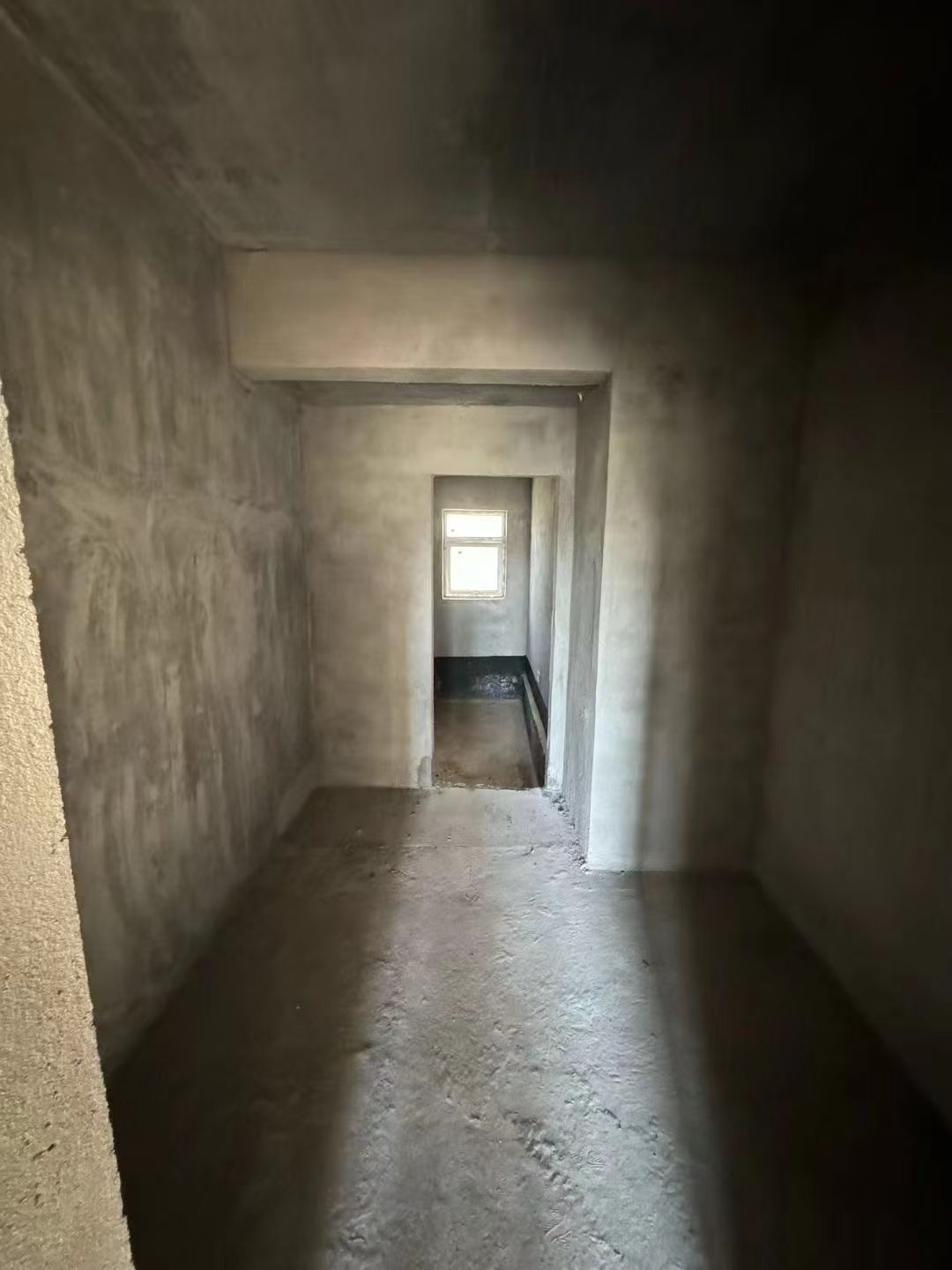 翠湖花园 3 4室2厅2卫  毛坯 