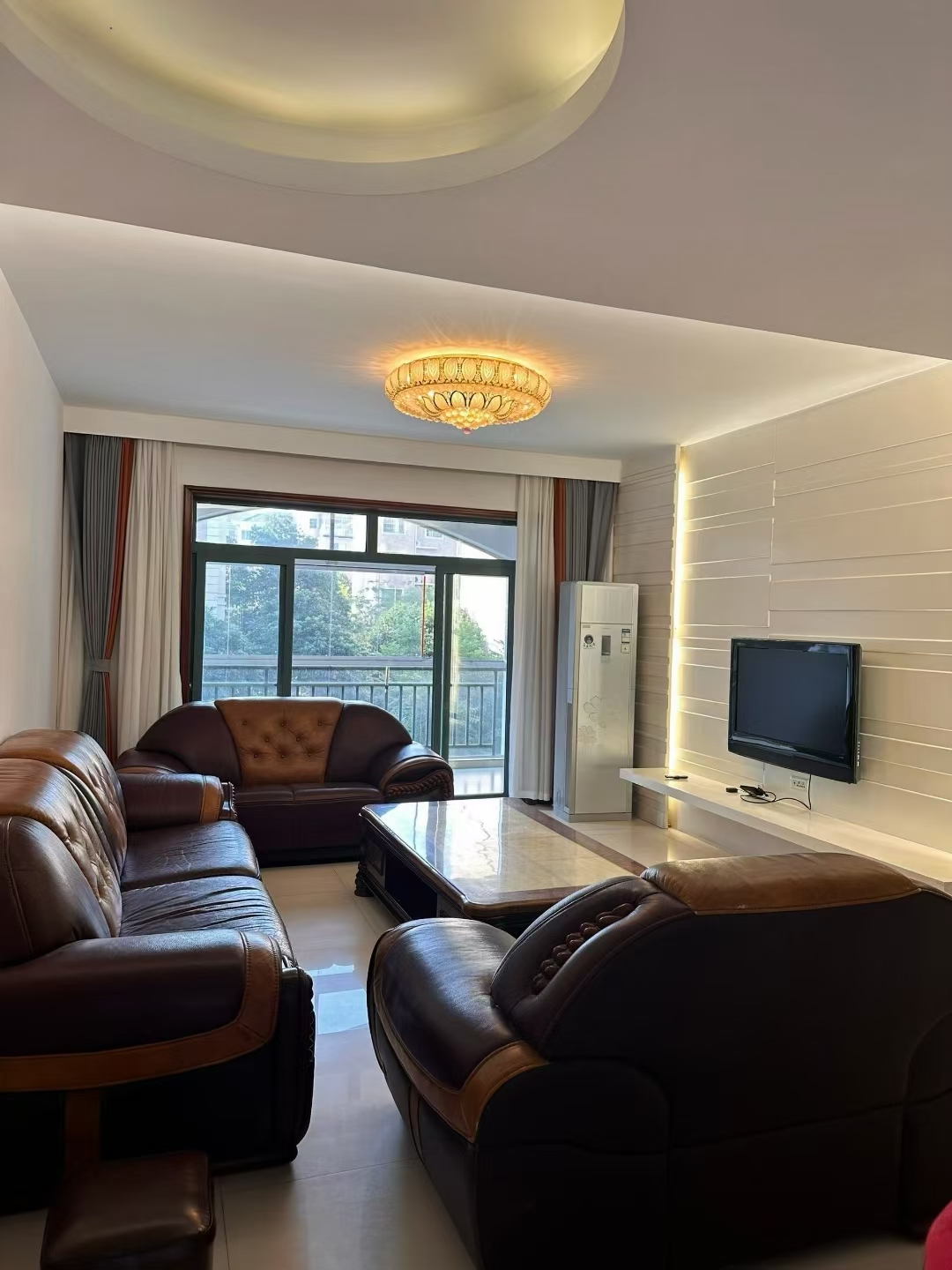 东方巴黎一期 4室2厅2卫 65万 