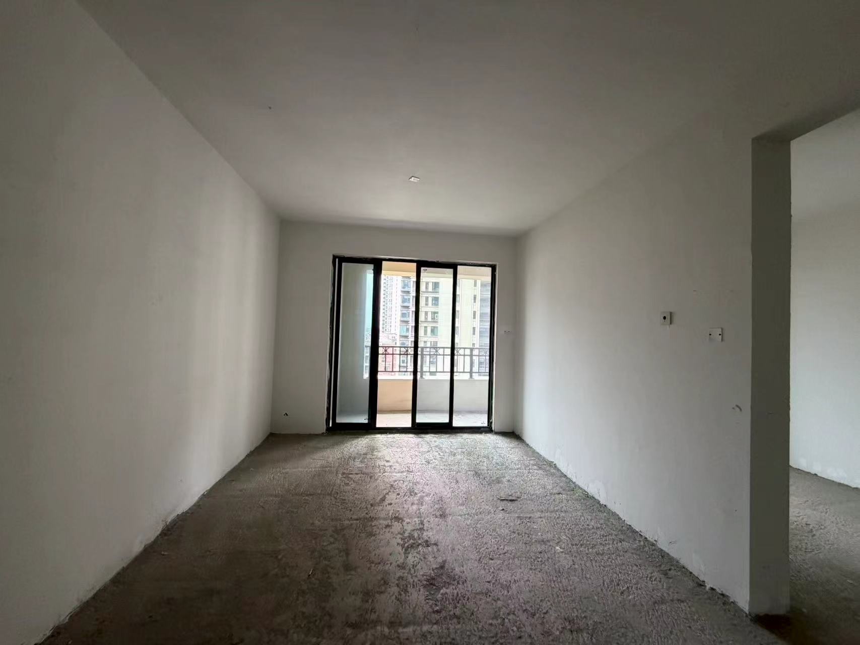 绿地·铂瑞公馆 3室2厅1卫 55.8万 