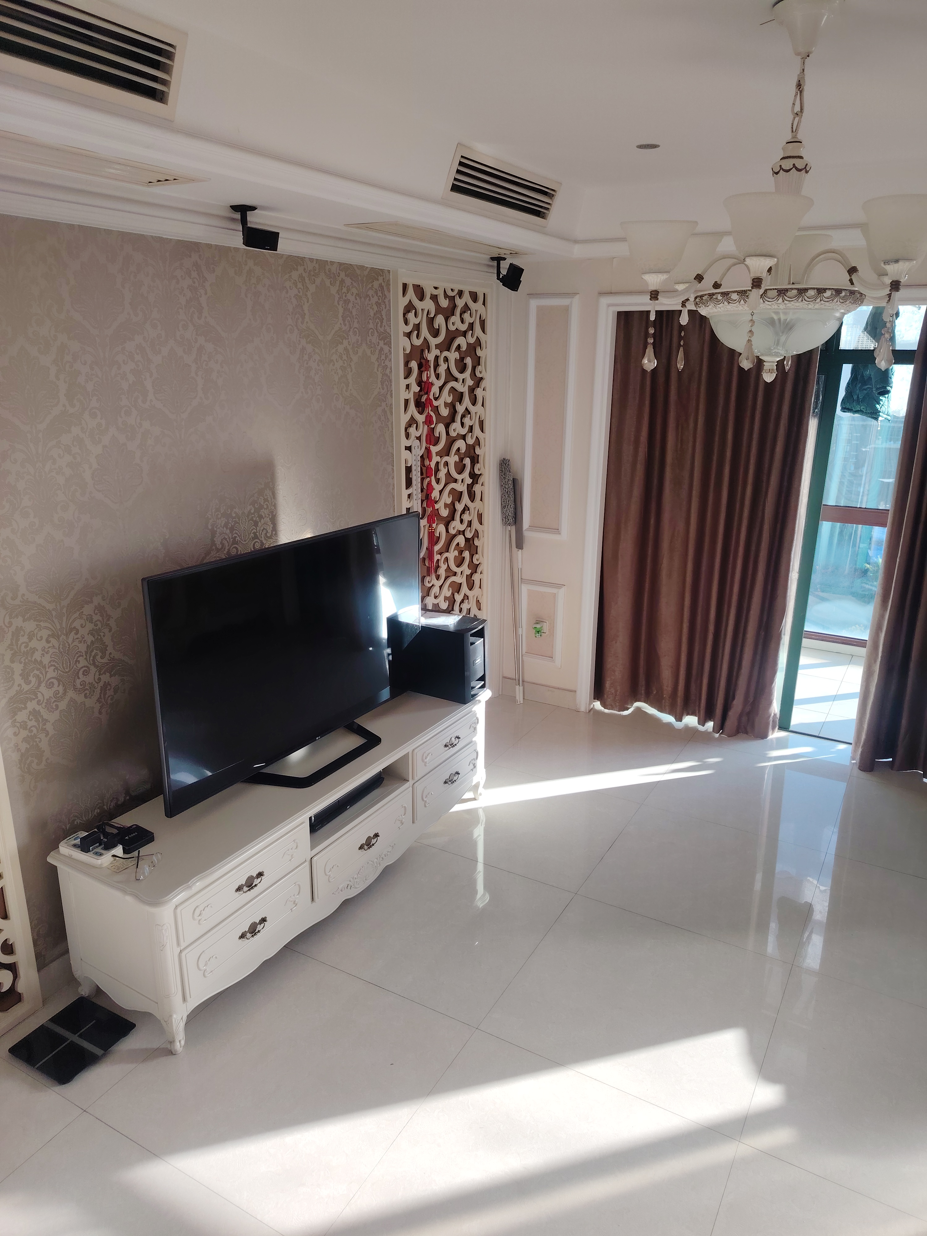 玉湖新城 3室2厅2卫 300万 