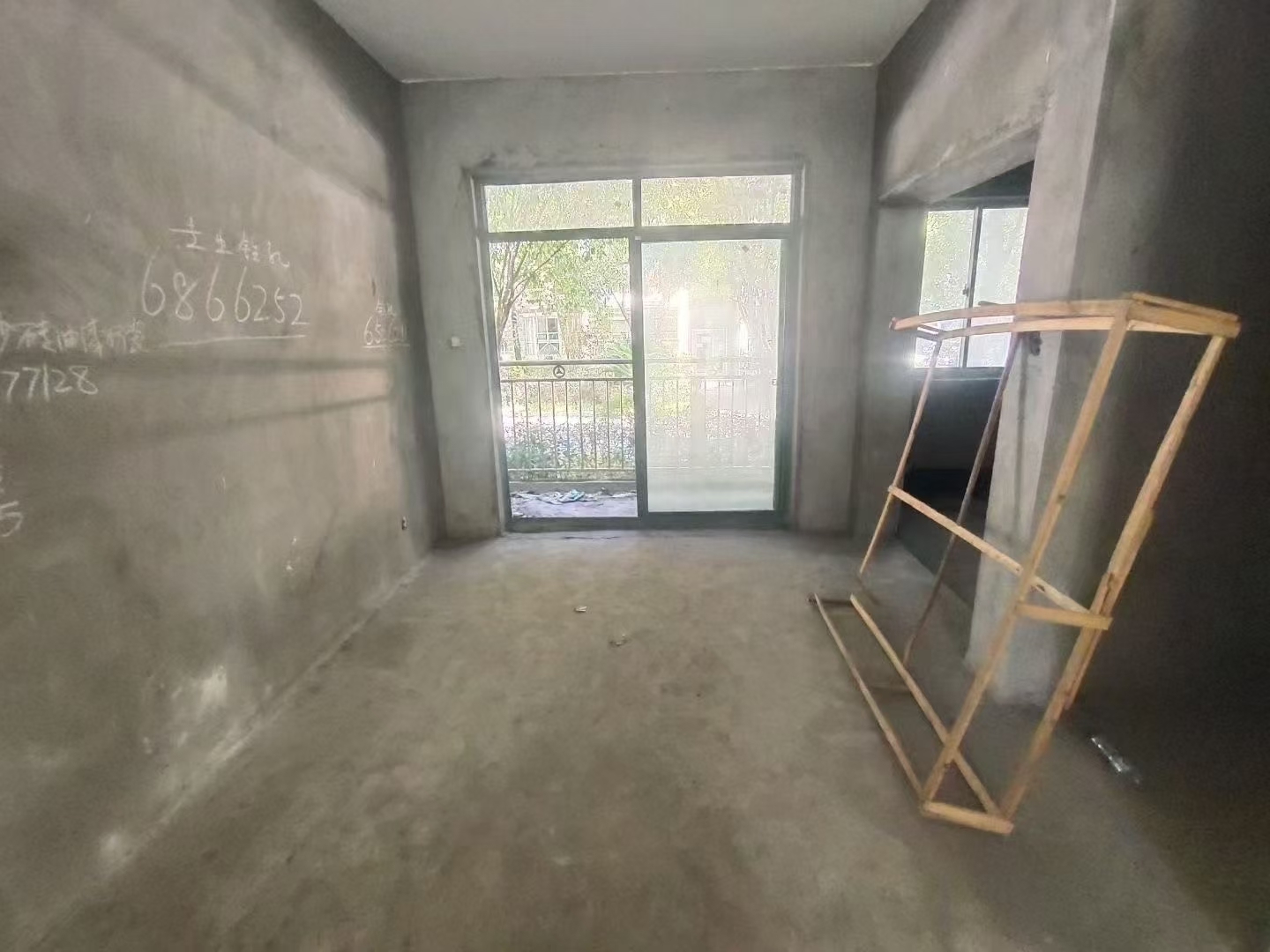 东方巴黎一期 3室2厅2卫 58万元 
