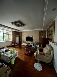 步行街水务局家属房