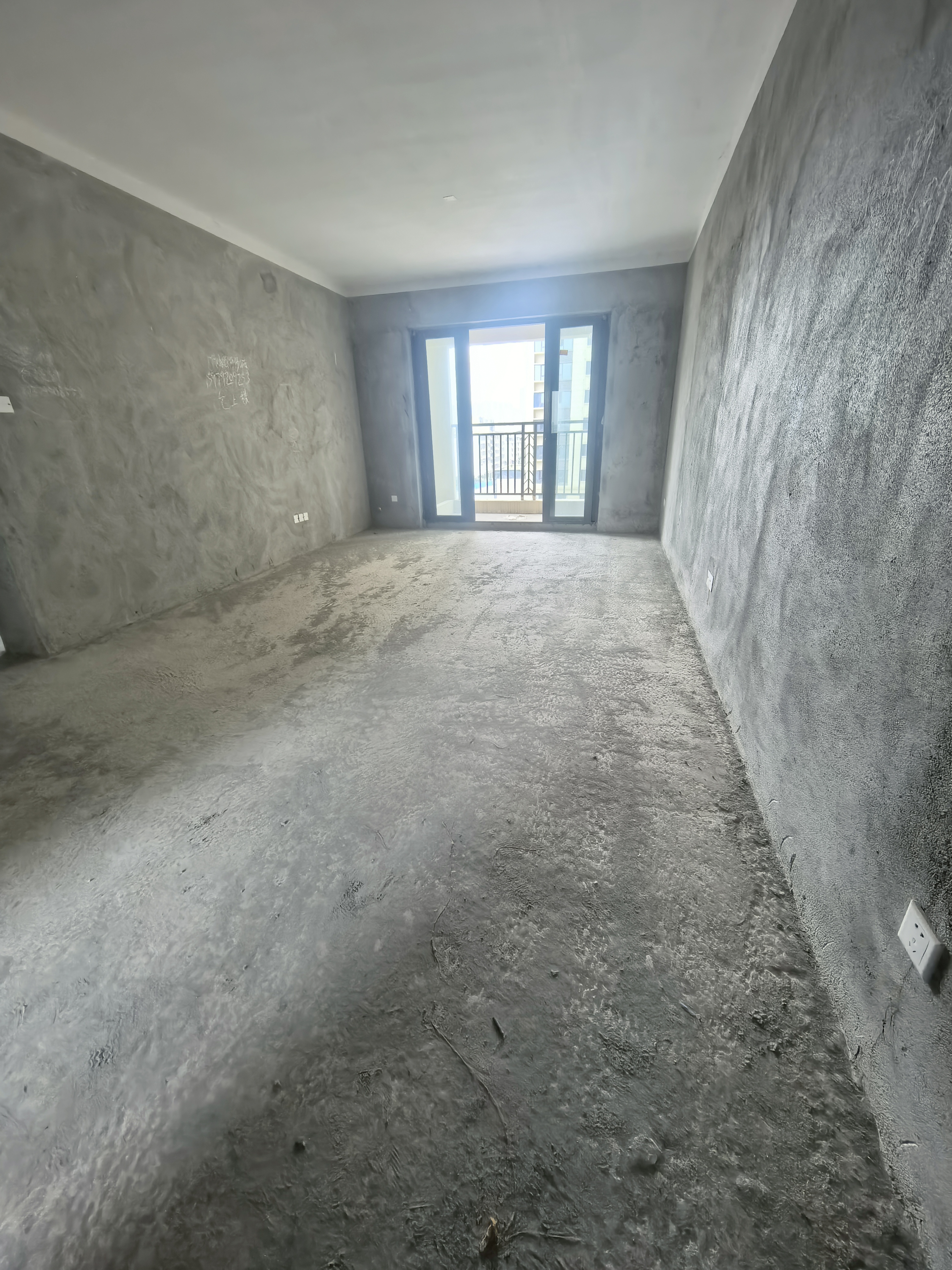 首府壹号三期 4室2厅2卫 85万 