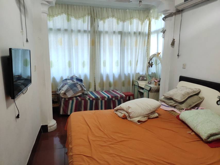 南北通透，学区房，黄金地段，高楼林立