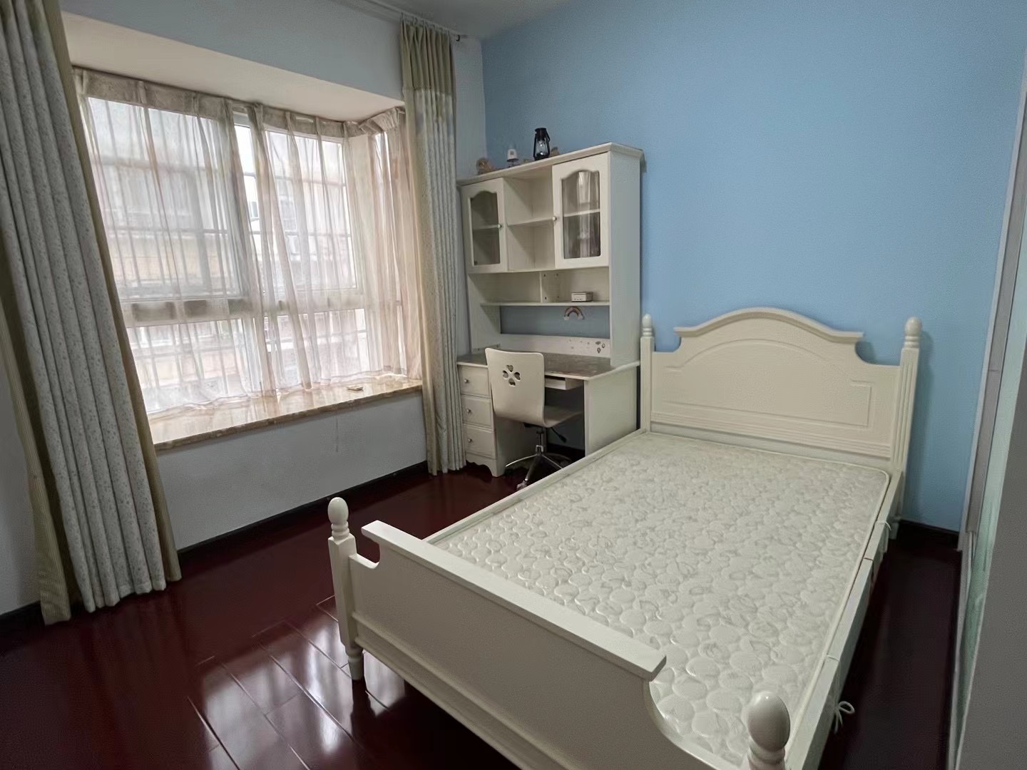 金信花园 3室2厅2卫 42万 