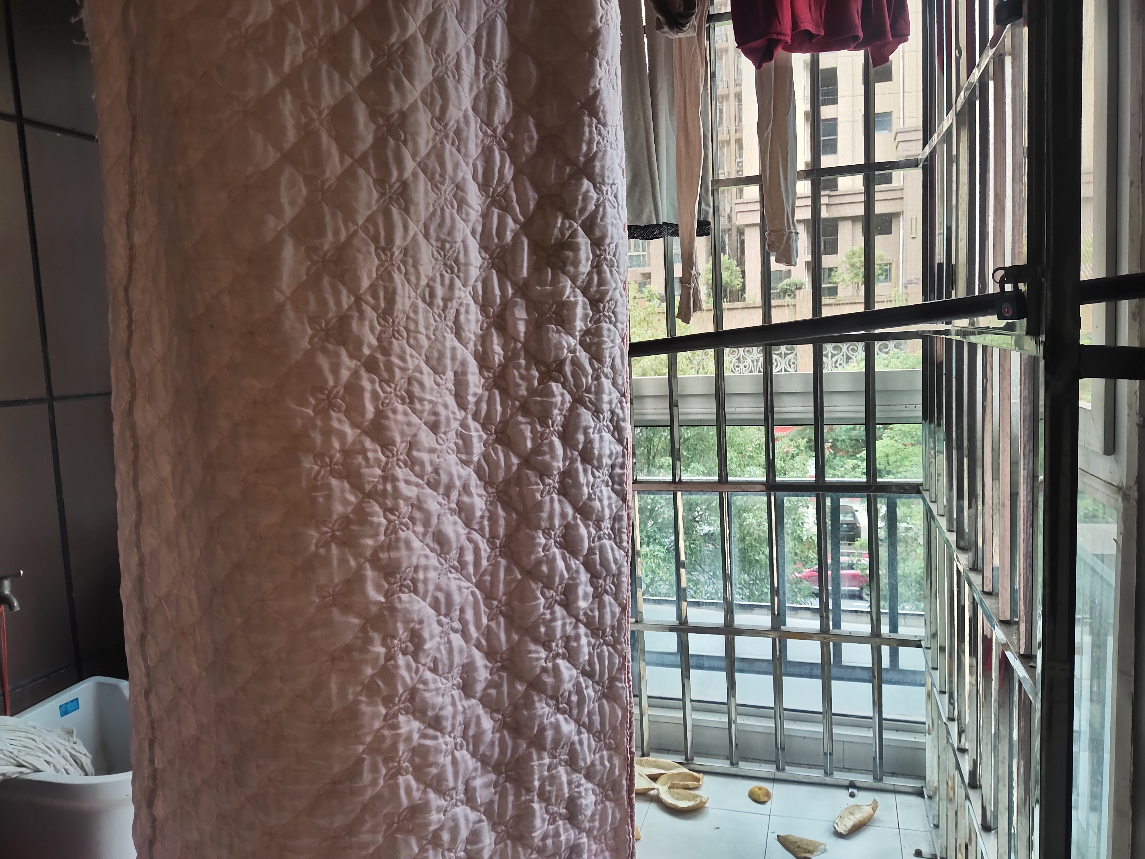 凤凰天成电梯2楼，视野开阔，采光好，绿化面积大，性价比高