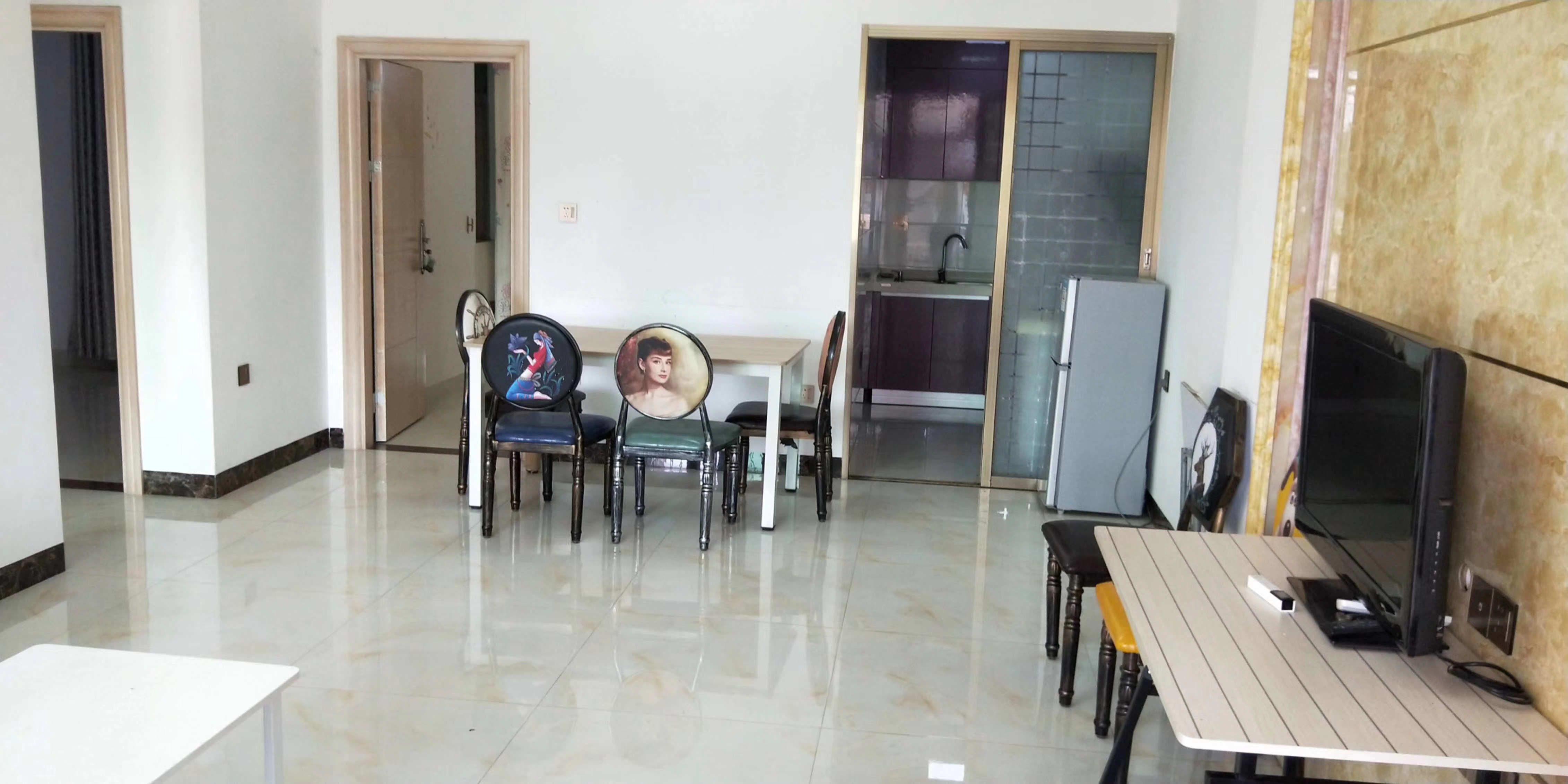 南北通透,次新小区,黄金地段,楼层好,采光很棒,性价比高