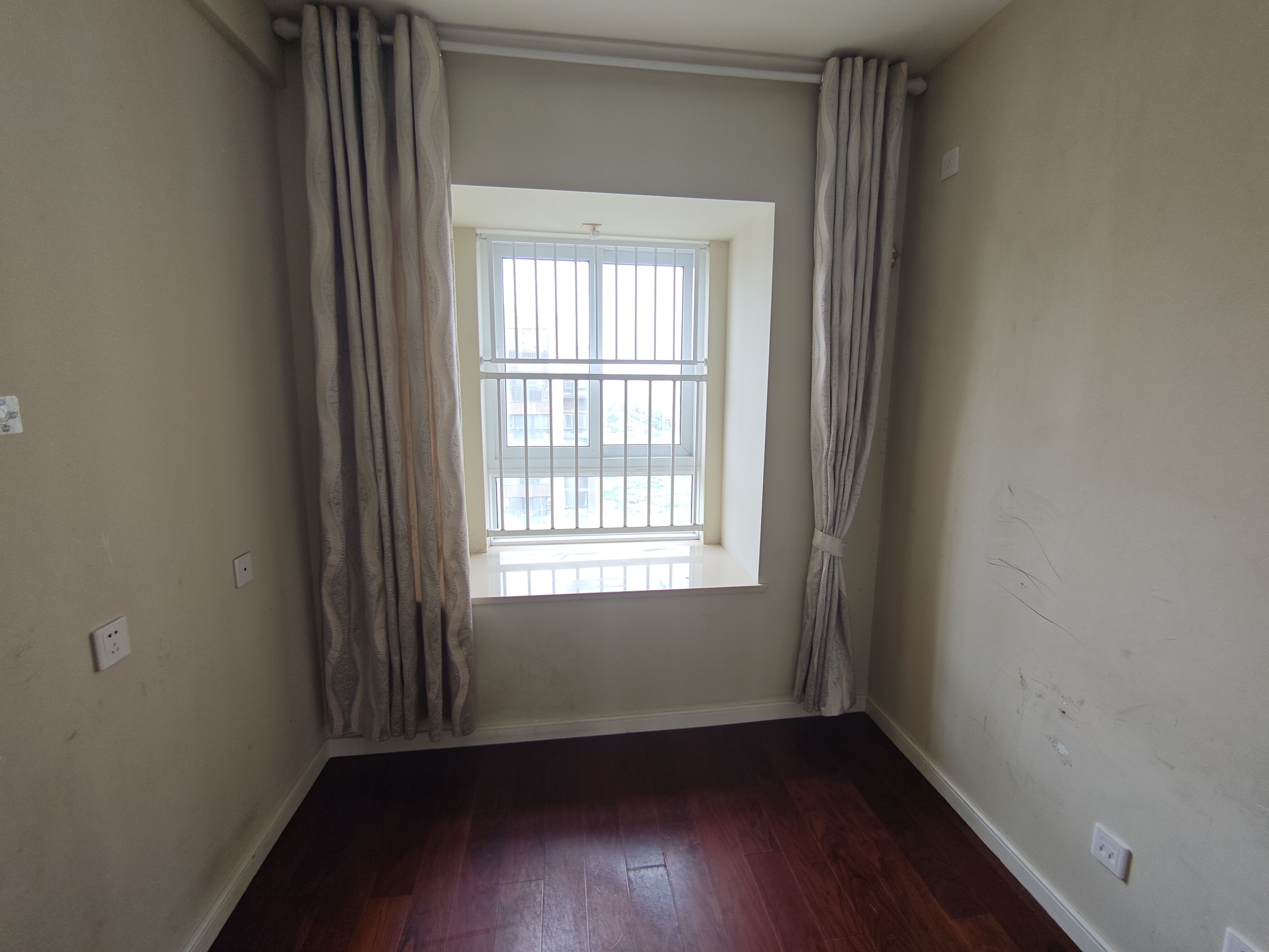 万科金域华庭西区 3室2厅2卫 260万元 视频房