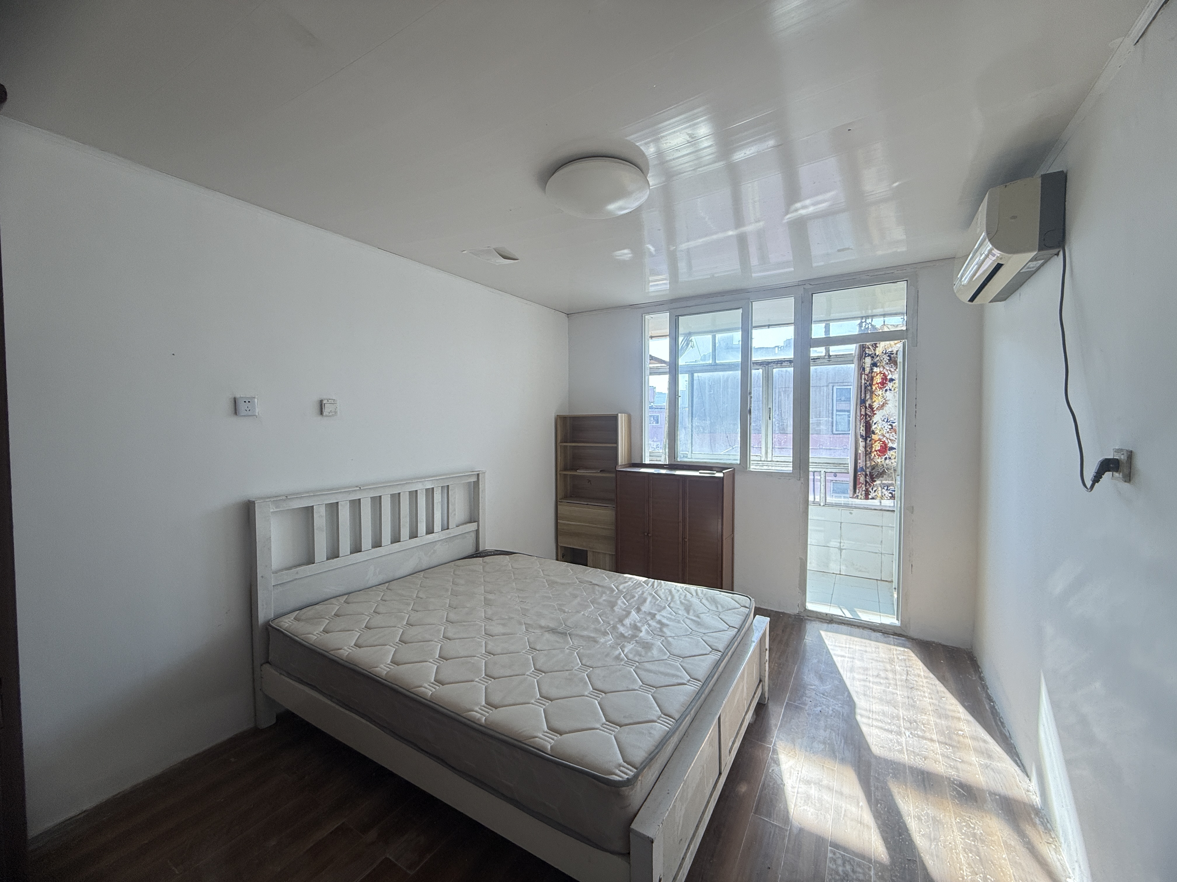 宝钢二村 2室1厅1卫 双南两房，有钥匙