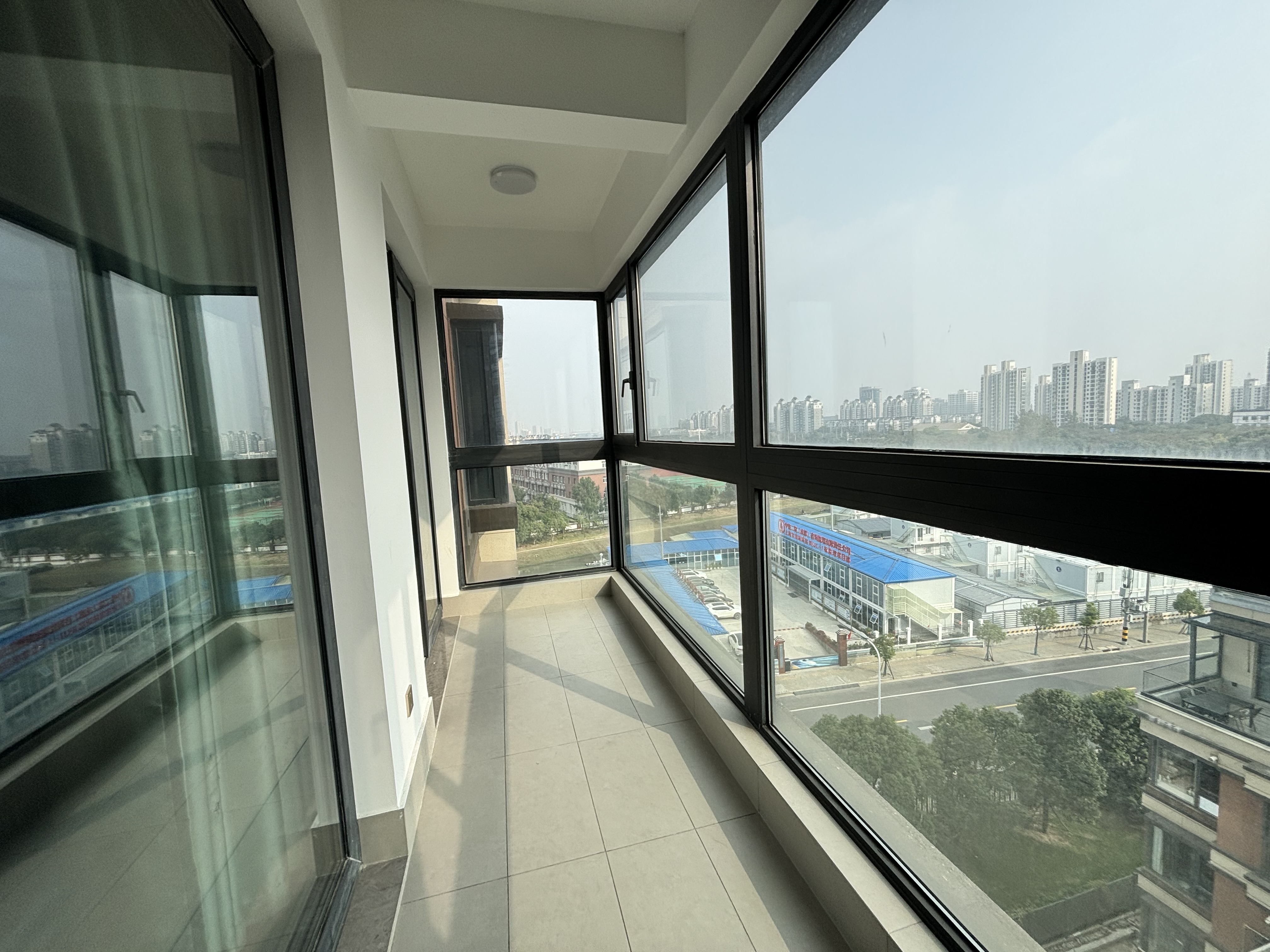 四季都会-晓风来