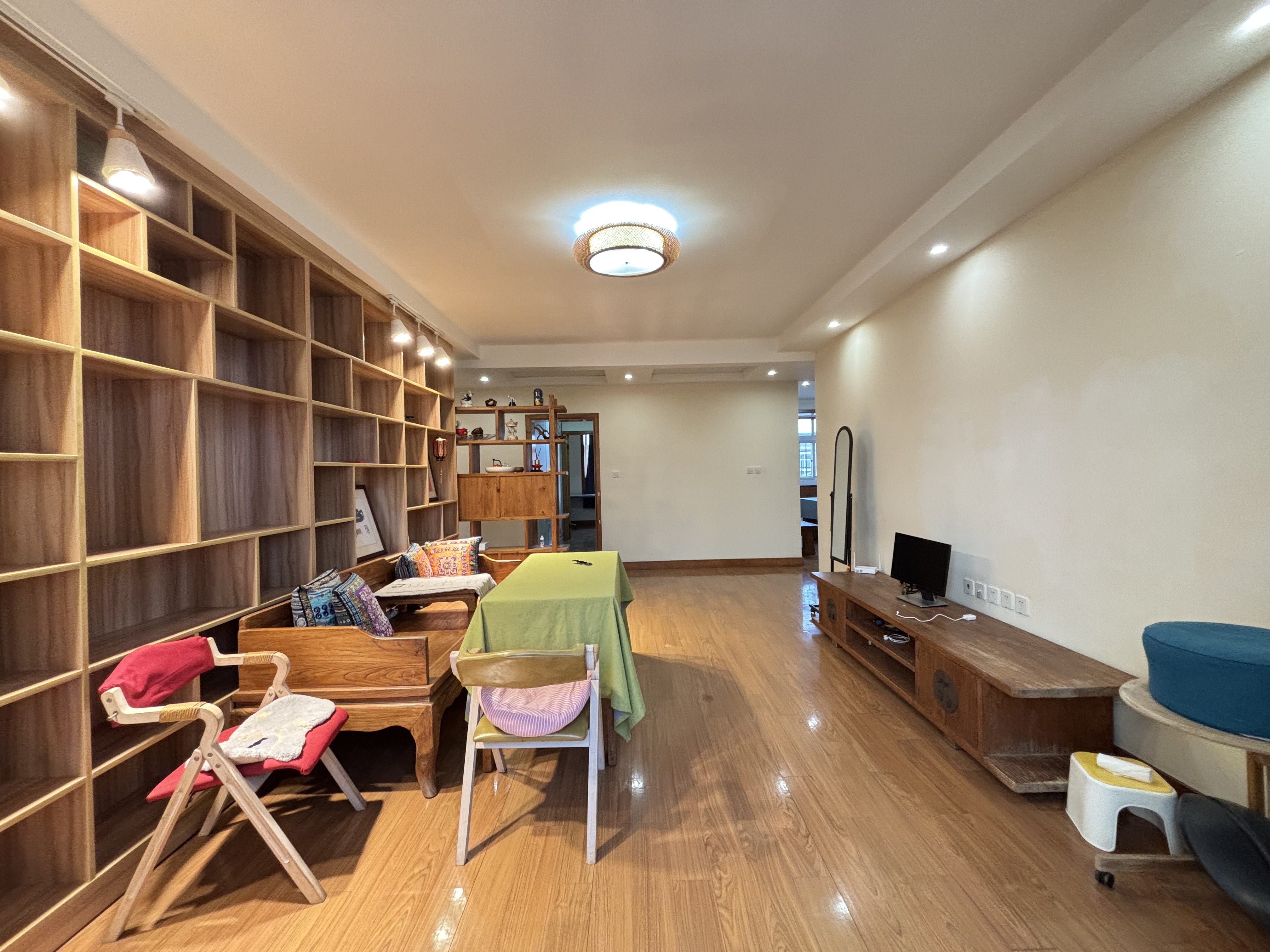 海江公寓电梯好楼层，户型方正，诚意出售