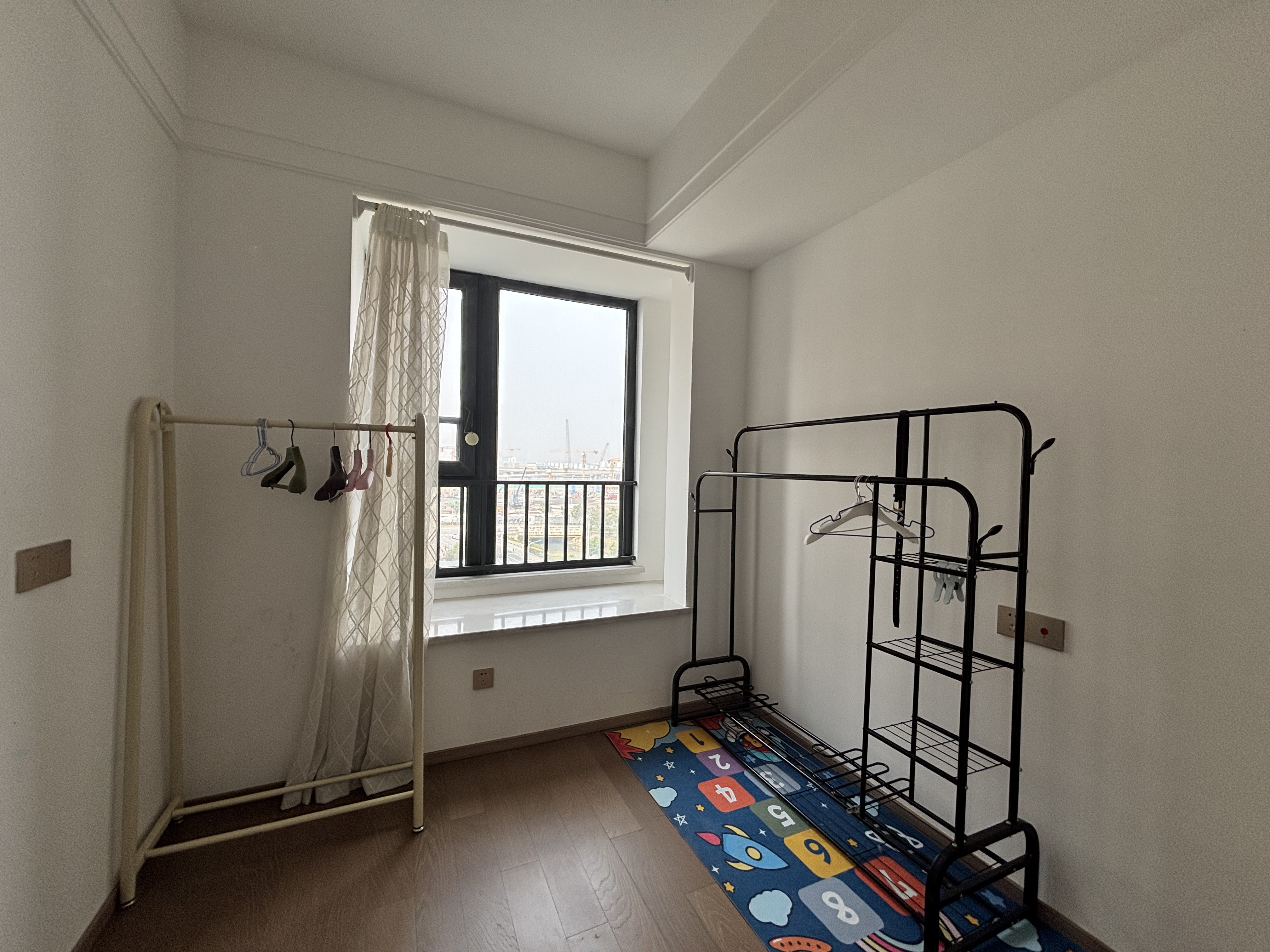 四季都会-晓风来