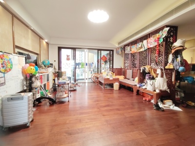  欧式田园风,豪华装修,地铁盘学区房！