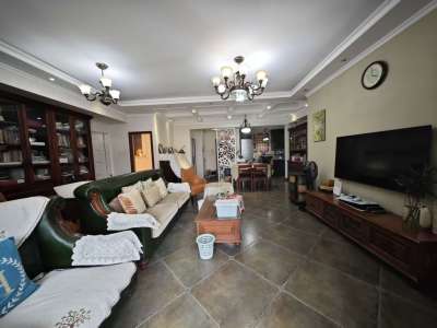 翡翠园山湖居一期 4室2厅2卫 700万 满五年