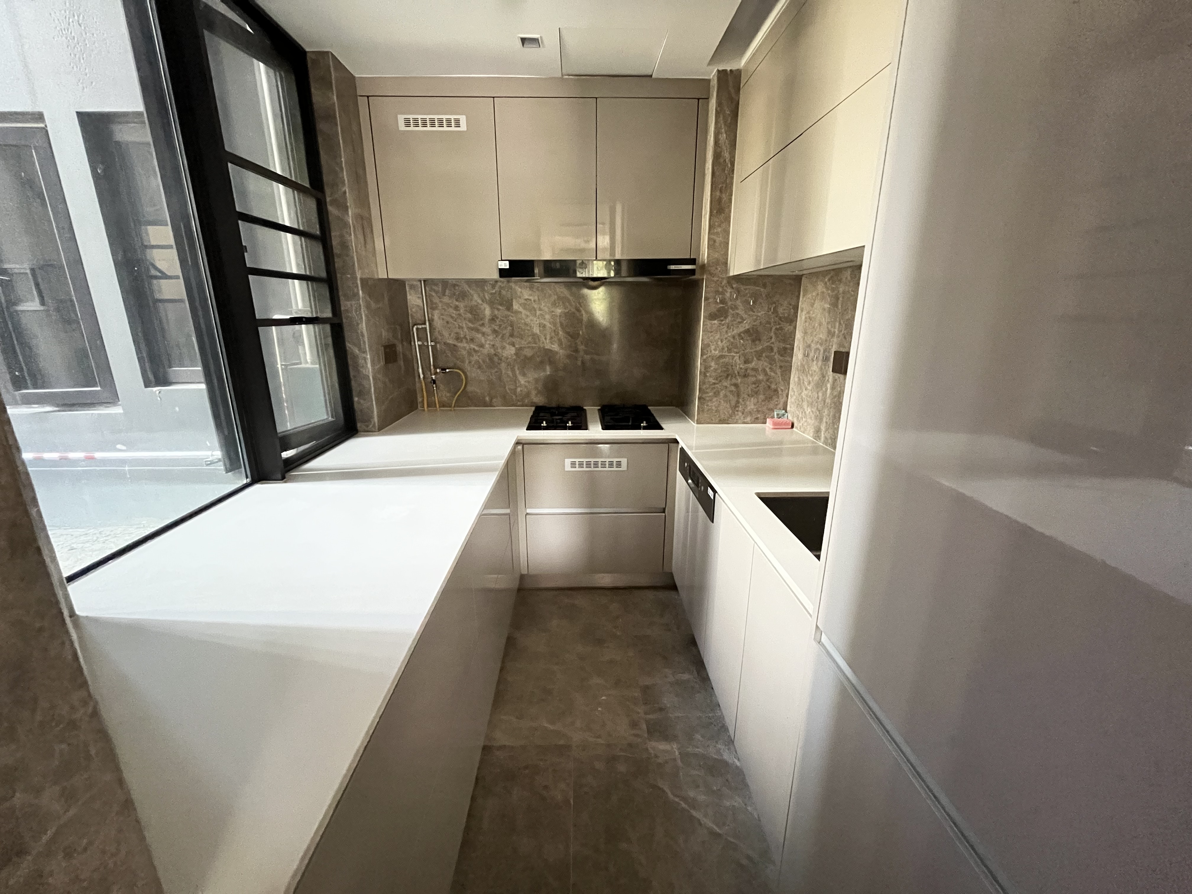 金众麒麟公馆 4室2厅2卫 930万元 视频房,满五年,唯一住房