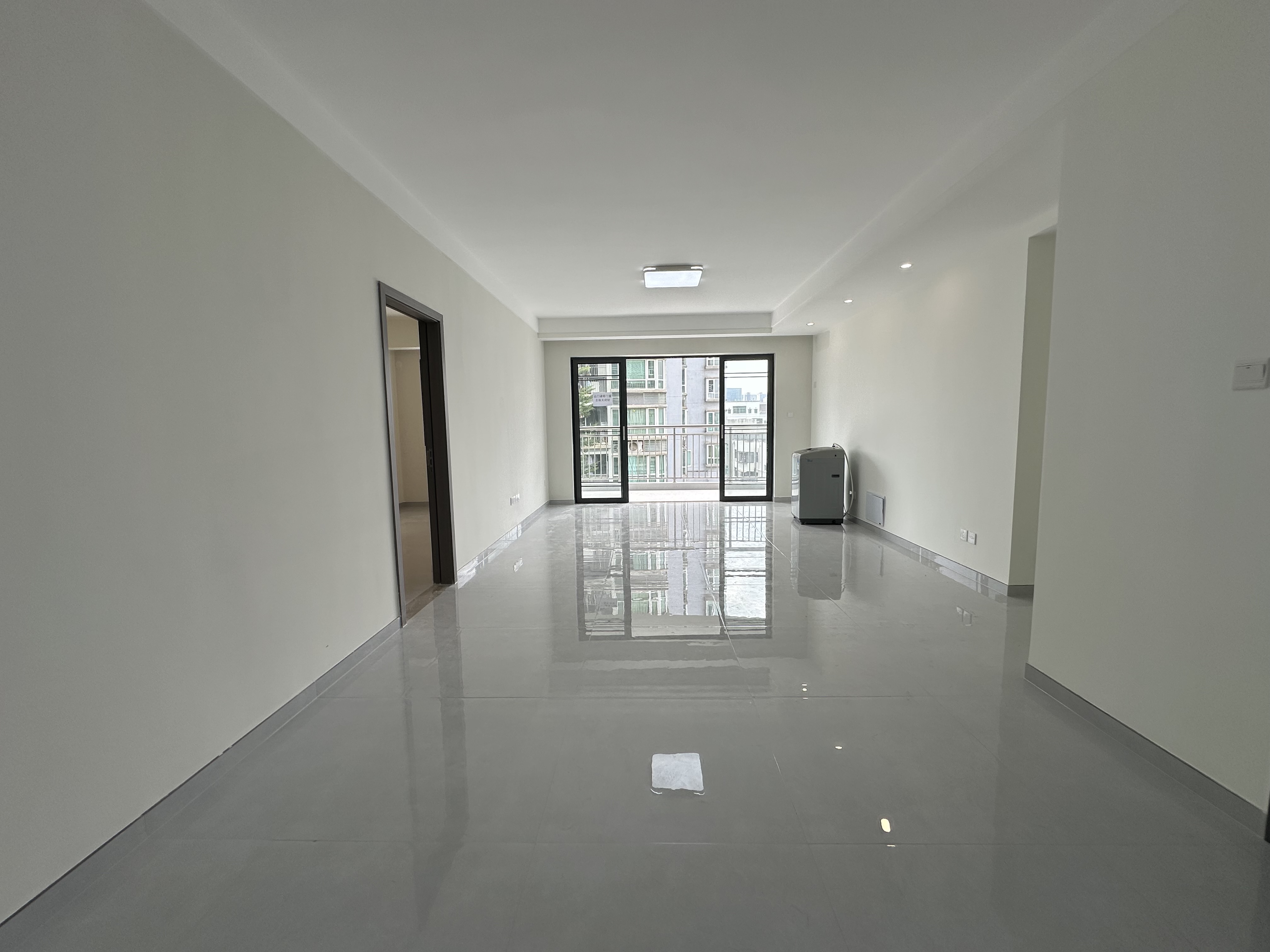 众冠西郡园 4室2厅2卫 650万 满五年