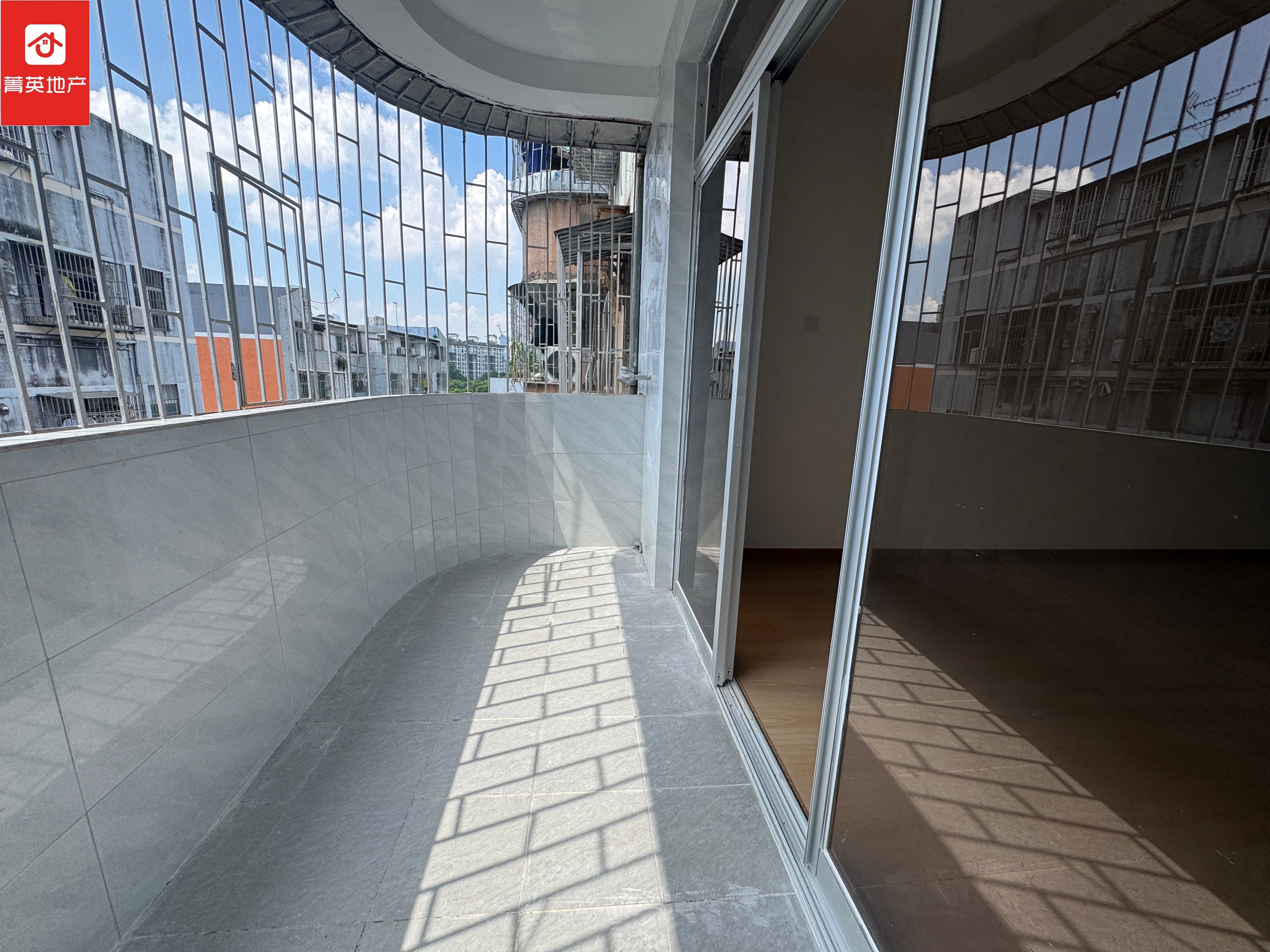 龙井中航苑 2室2厅1卫 150.0万 