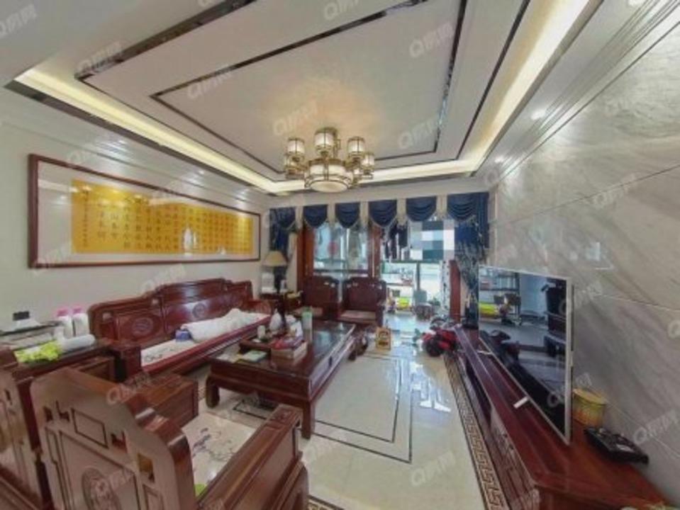 鸿荣源尚峰 5室2厅2卫 680万 