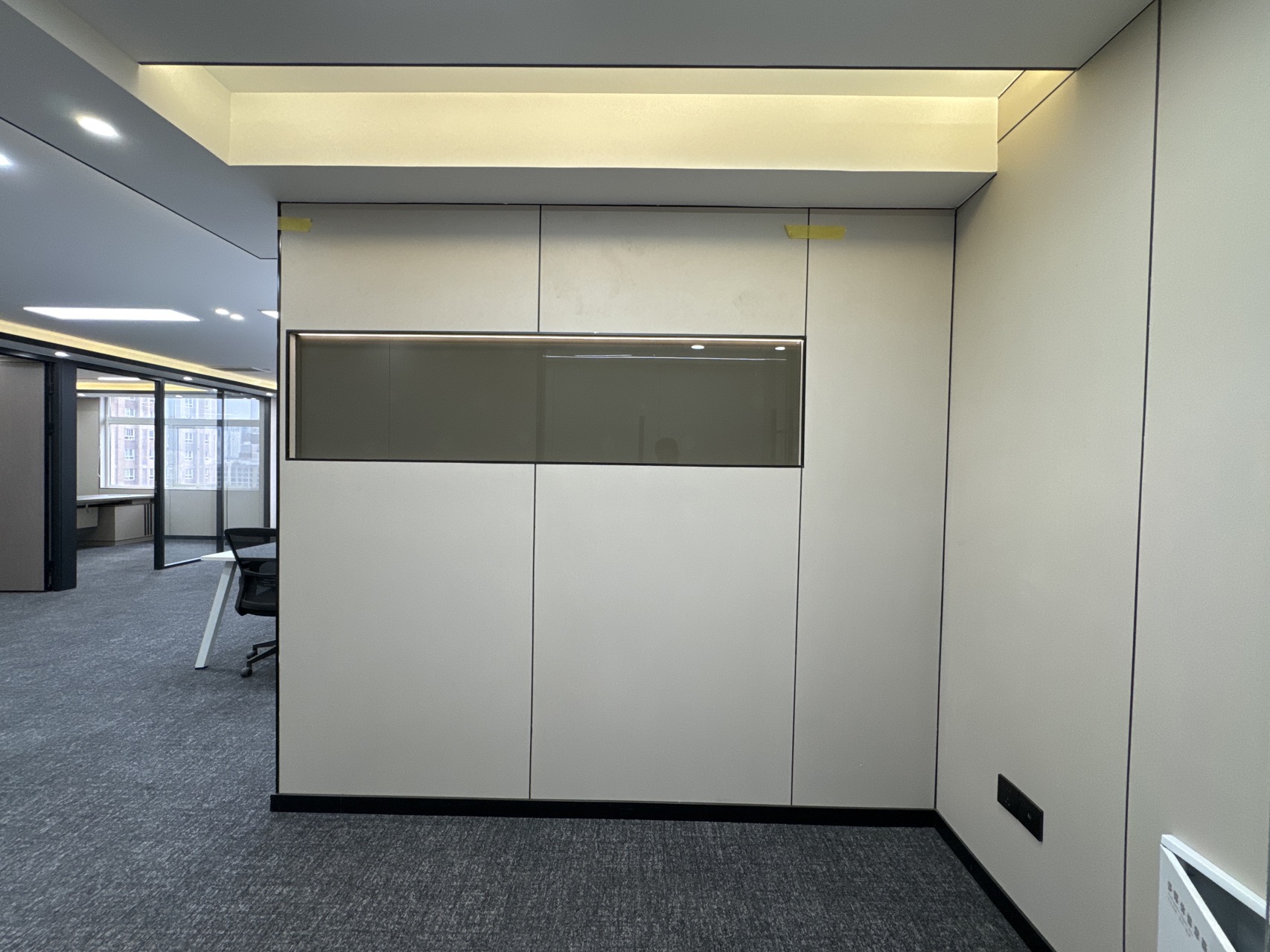 高新区科技路精装200平办公室，电梯口户型